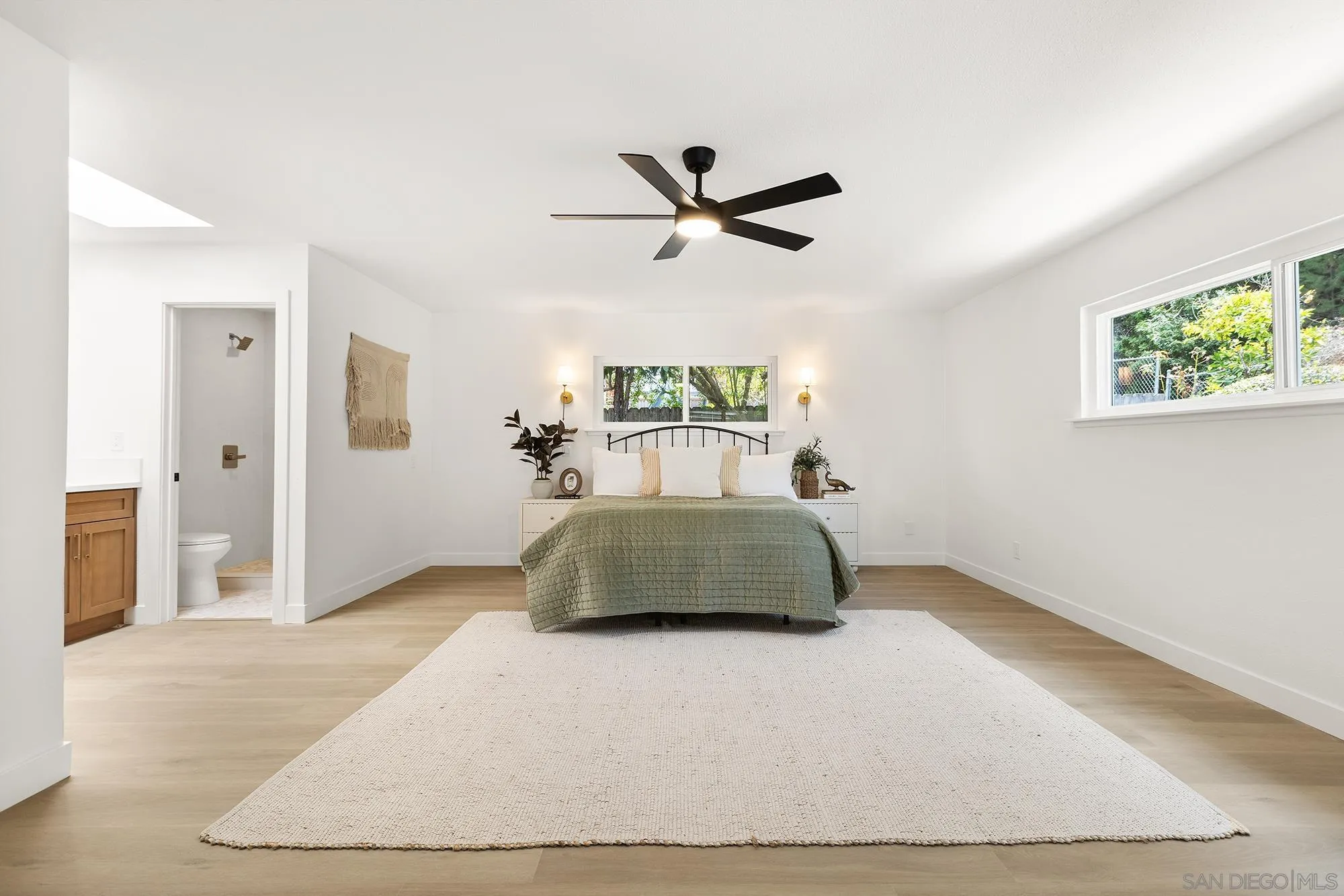 https://cdn.realtyfeed.com/cdn/127/260022804/7c27e209c84696d779ae35fb7738c2ef.webp