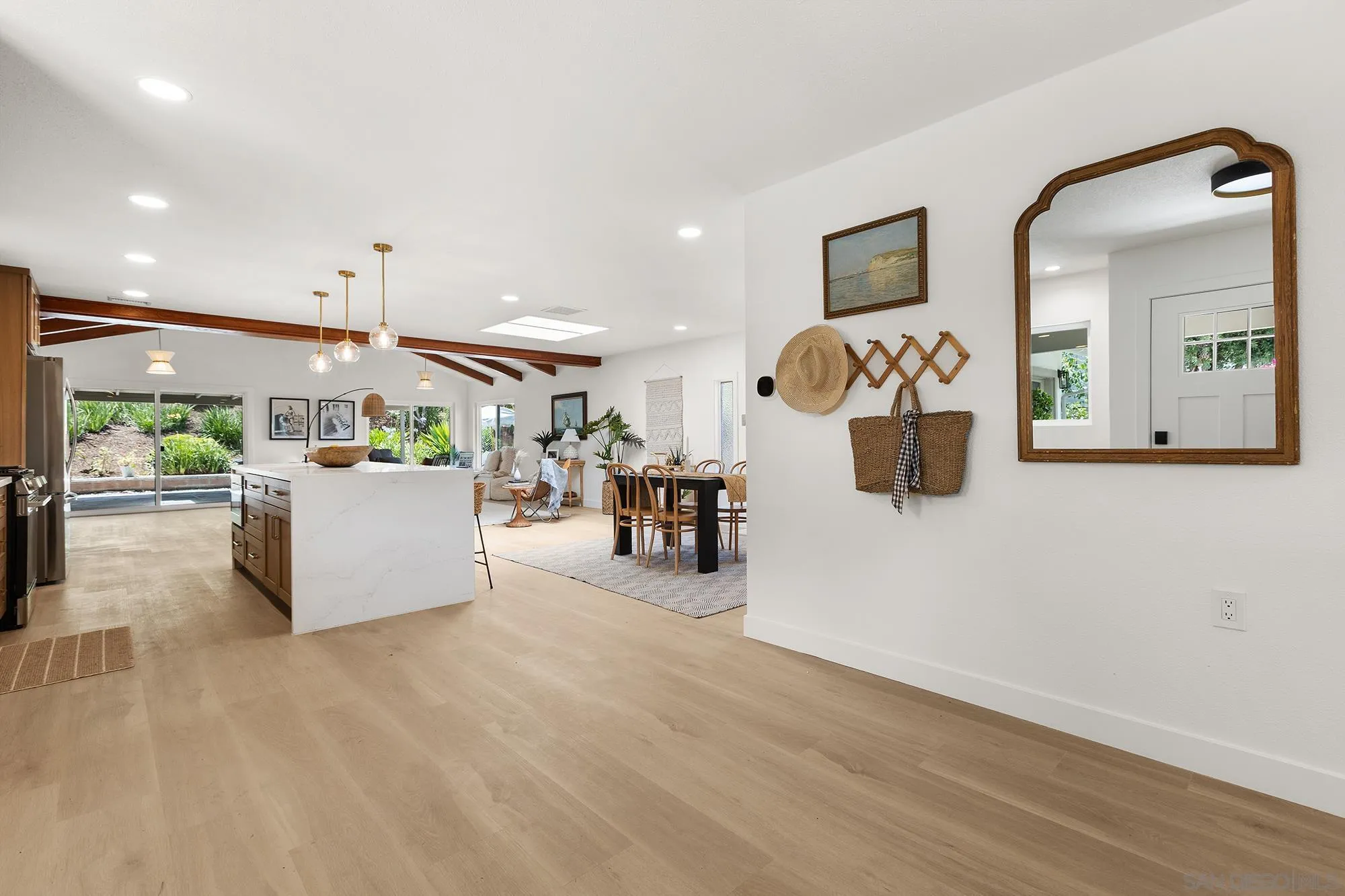 https://cdn.realtyfeed.com/cdn/127/260022804/936f333c31a6842a9c85571b30bb4ca2.webp