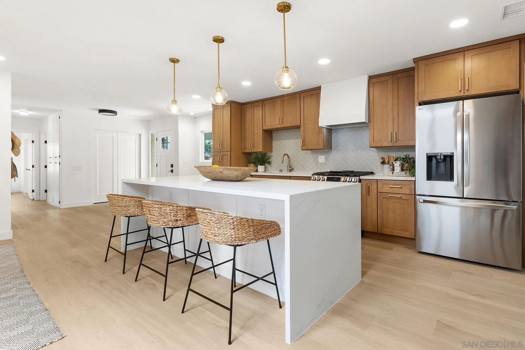 https://cdn.realtyfeed.com/cdn/127/260022804/a58cd9952fc161bd2f15cd2e0c84d65e.webp