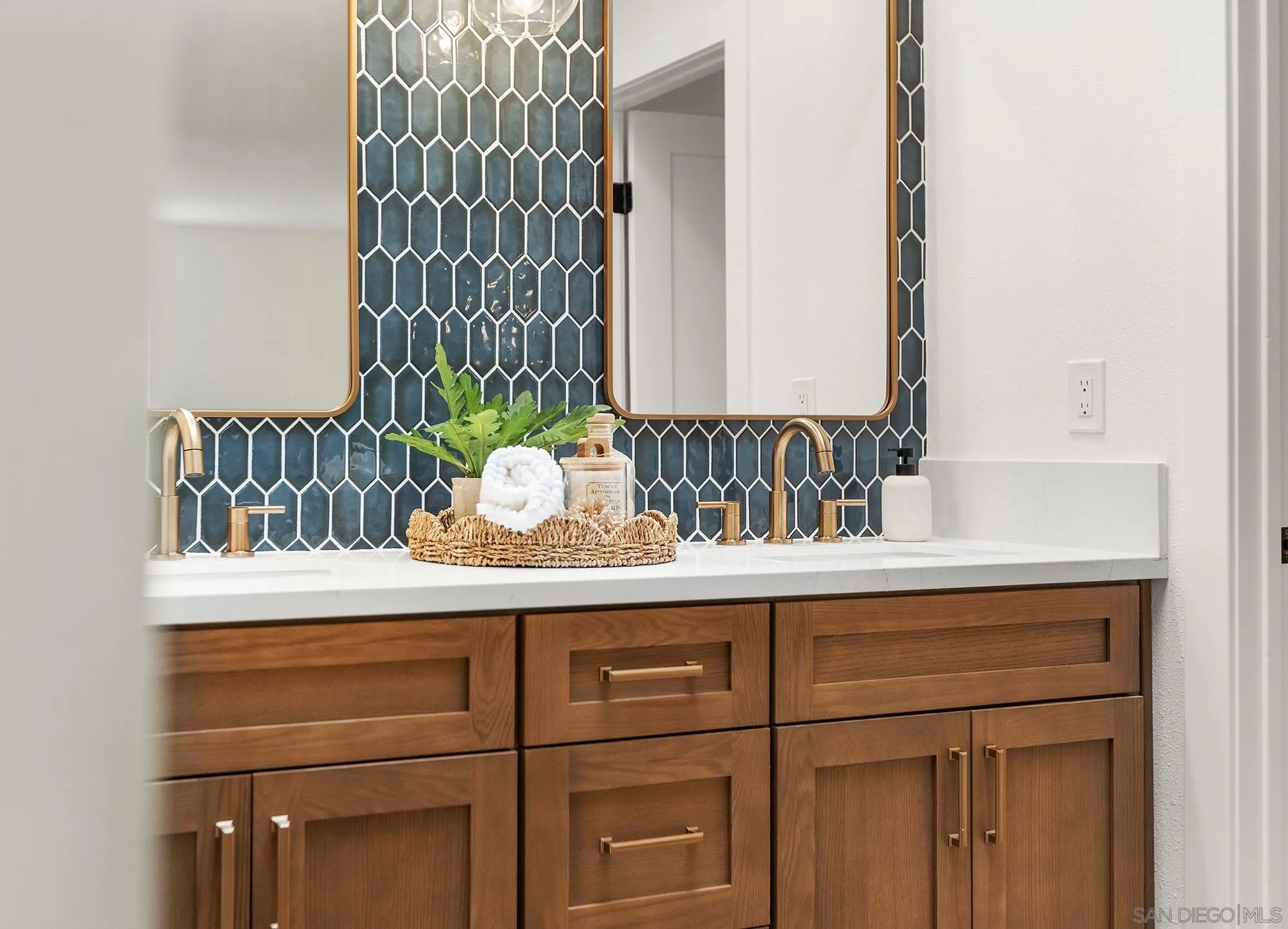 https://cdn.realtyfeed.com/cdn/127/260022804/b0919d003dc0c79e0d9f7d231d6f4d8f.webp