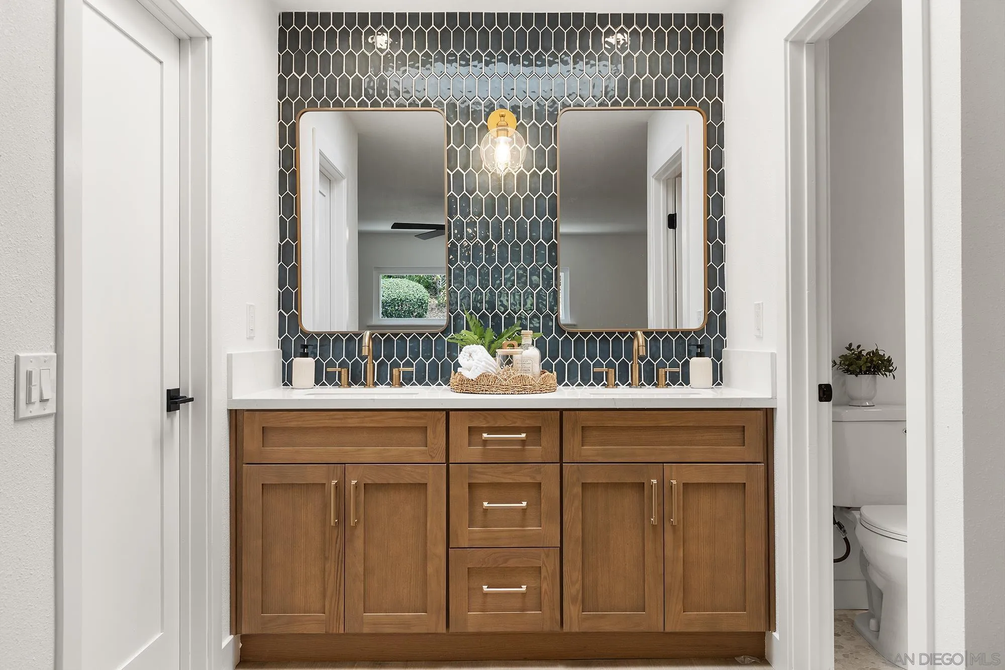 https://cdn.realtyfeed.com/cdn/127/260022804/b44f3916fa60ff3e0a189d747ecad1ac.webp