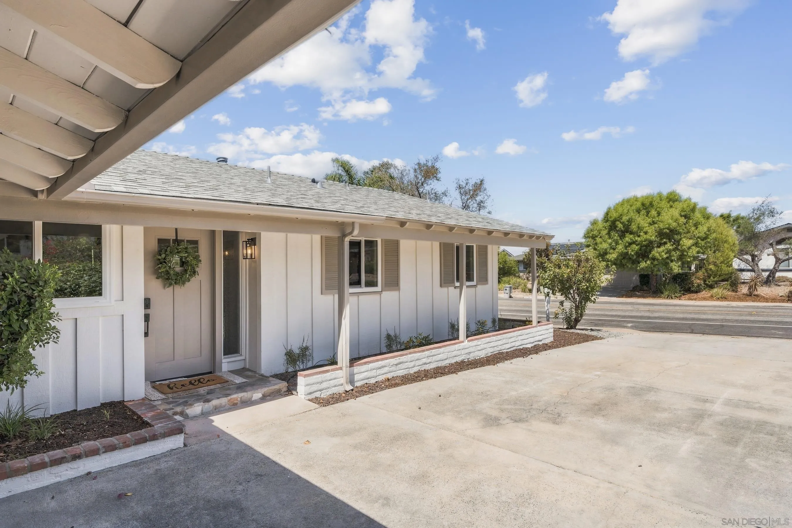 https://cdn.realtyfeed.com/cdn/127/260022804/df949452ea2b5e9651e52c9fcb738f19.webp