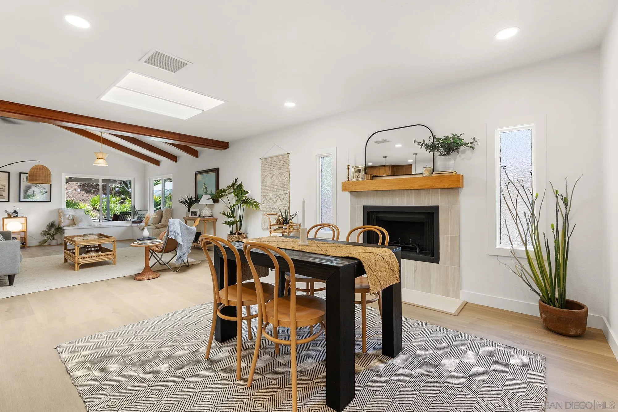 https://cdn.realtyfeed.com/cdn/127/260022804/f1748eff485d50310157887a75ccfe92.webp