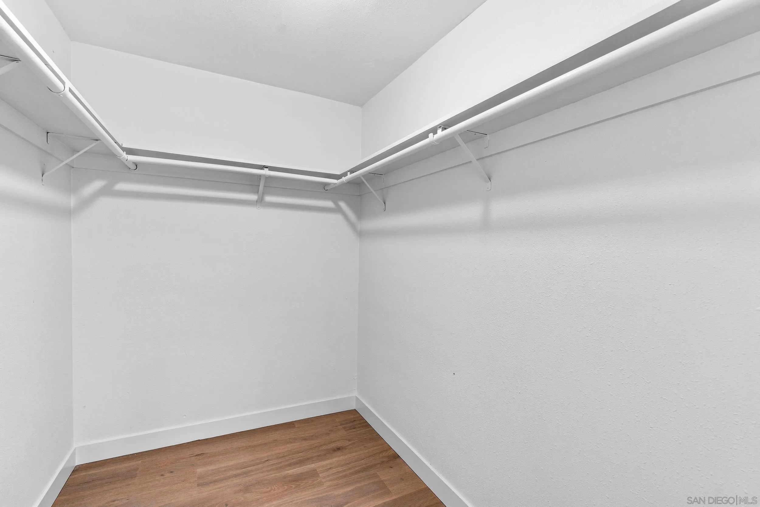 https://cdn.realtyfeed.com/cdn/127/260022804/f41f268770fb5a026f2b1921b84c734a.webp