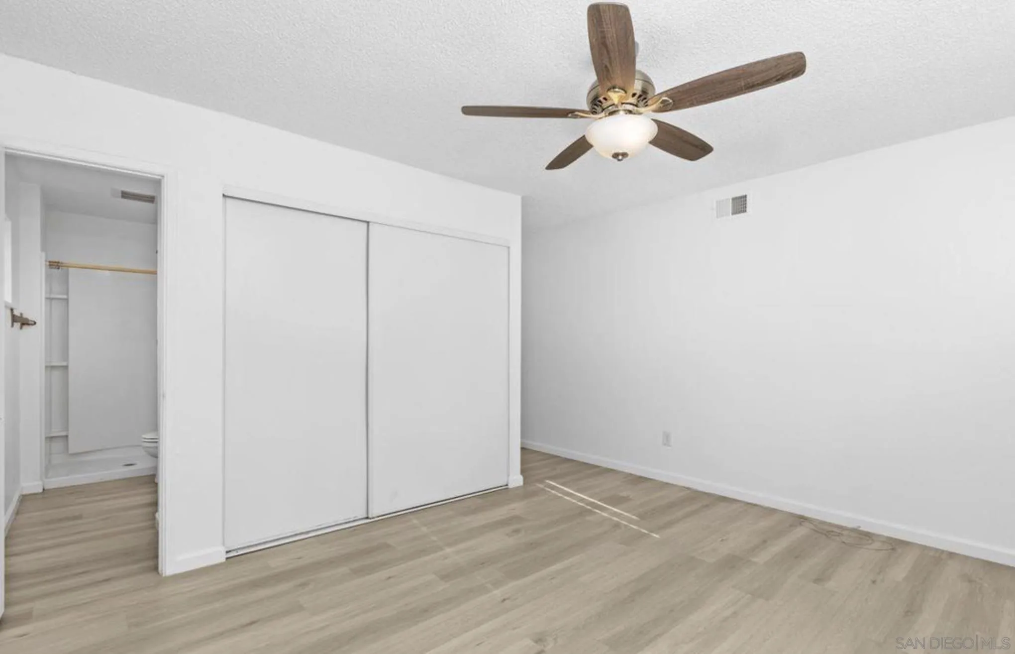 https://cdn.realtyfeed.com/cdn/127/260022807/1b5b61b37cf7efb2aa84576a9f4e1277.webp