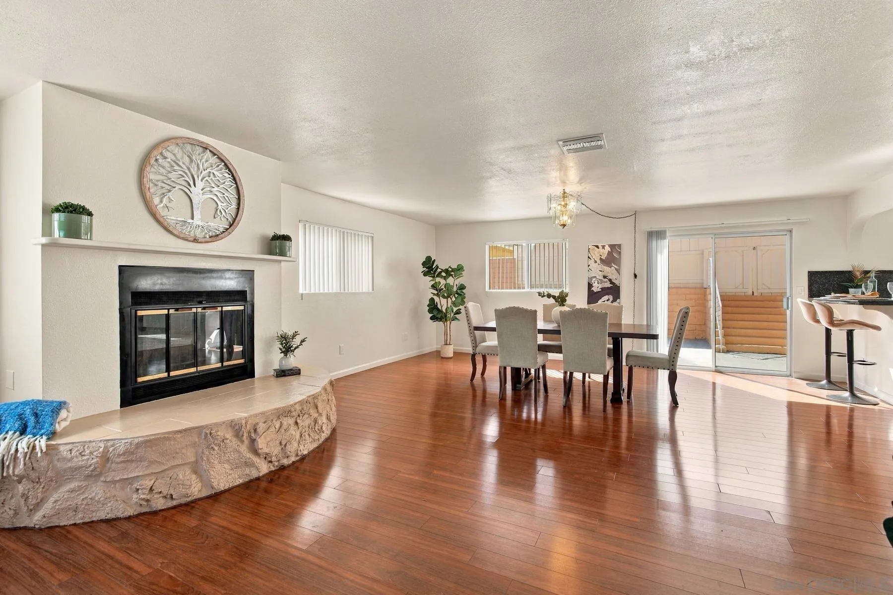 https://cdn.realtyfeed.com/cdn/127/260022807/38bc042ab536a3a1a655423cc16bed68.webp
