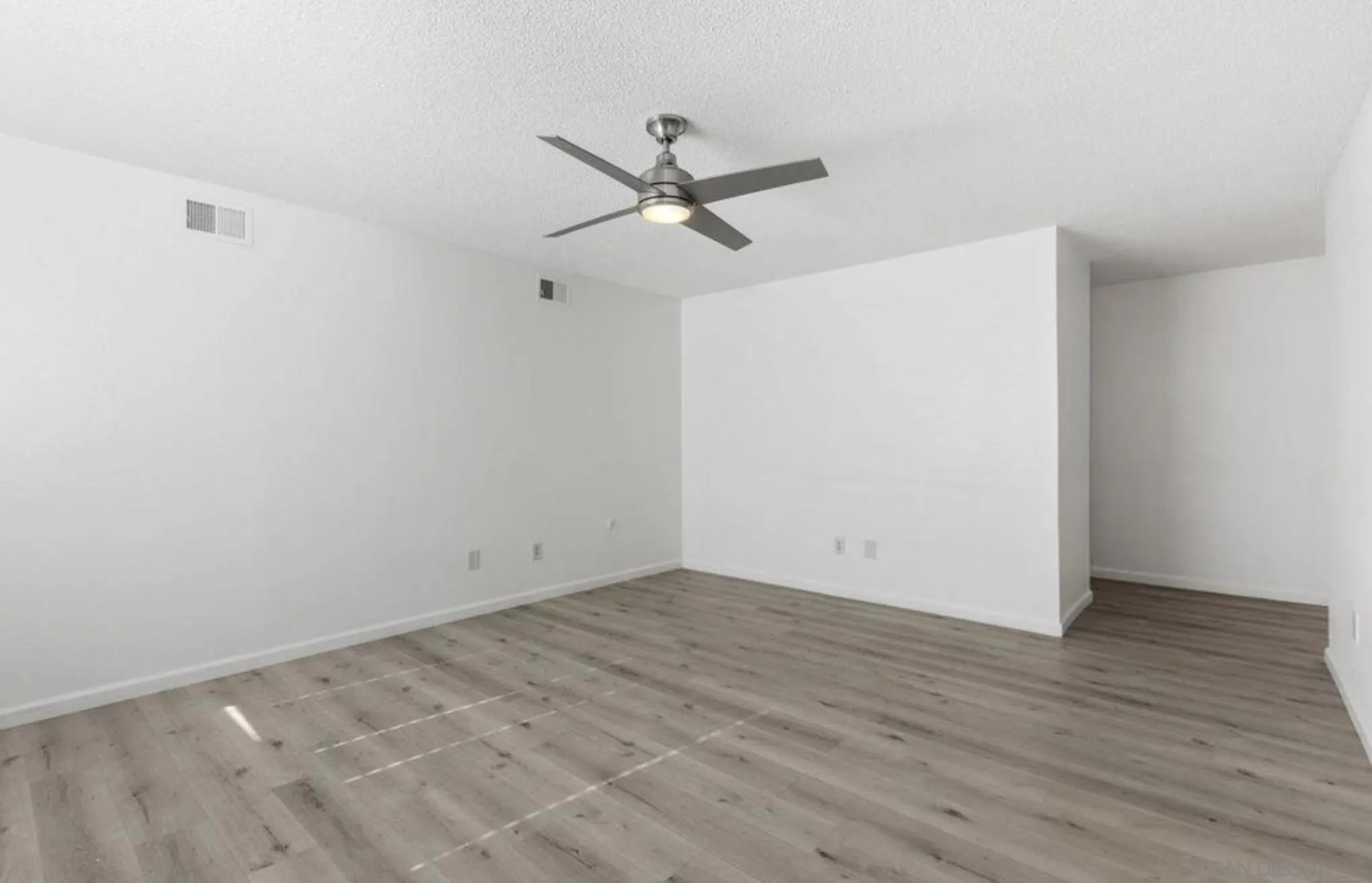https://cdn.realtyfeed.com/cdn/127/260022807/537ae399cef2086ee0be6e103fb8d102.webp