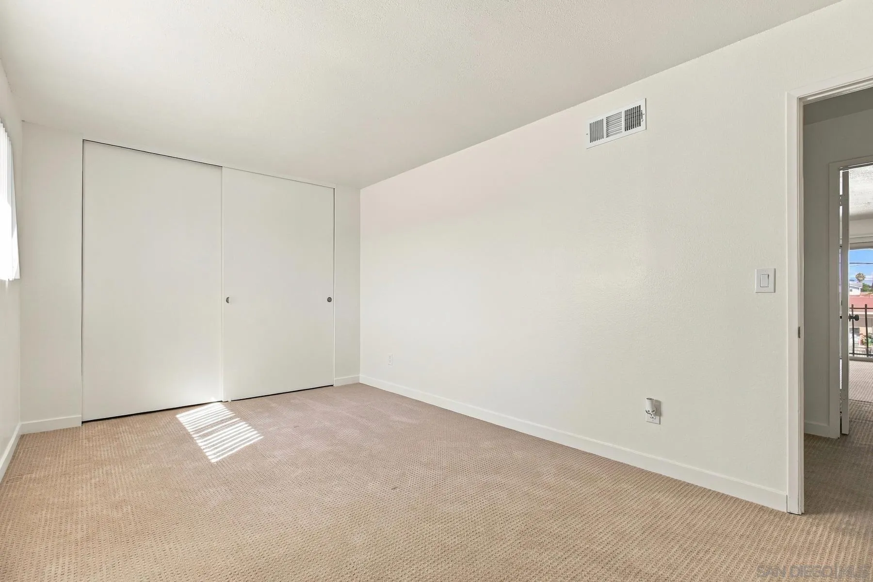 https://cdn.realtyfeed.com/cdn/127/260022807/62e7f3d098043c20811ca43f0127e868.webp