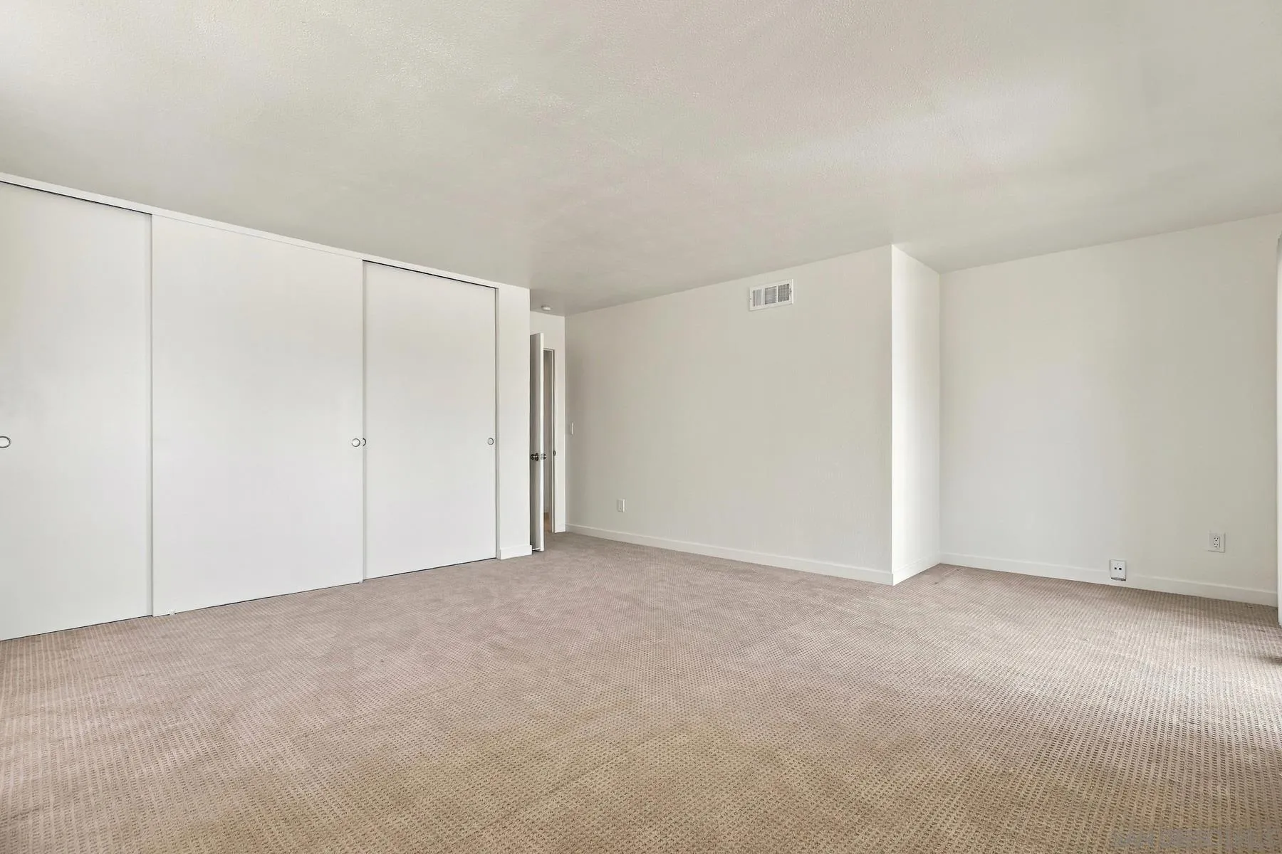 https://cdn.realtyfeed.com/cdn/127/260022807/677dda8dbe59c1cac588c44e262acfaf.webp