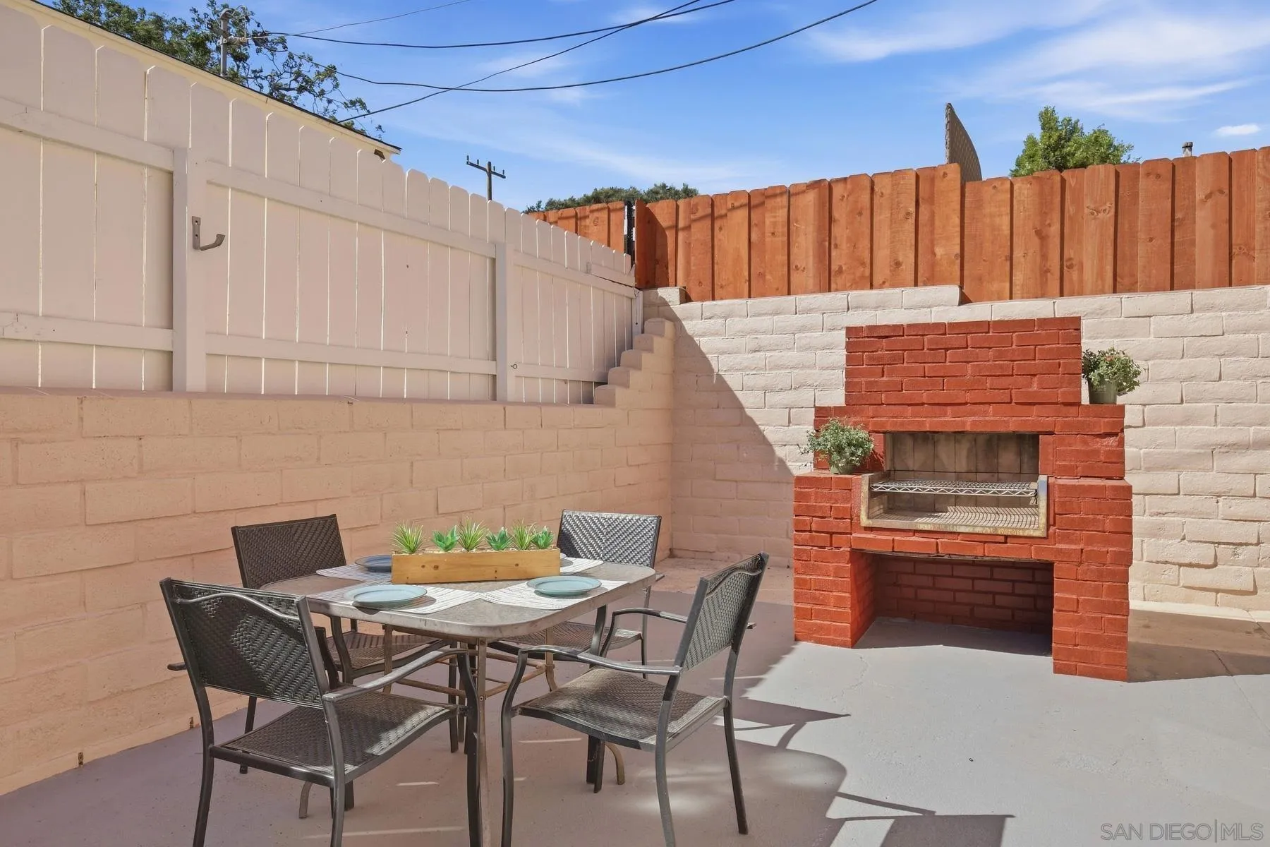 https://cdn.realtyfeed.com/cdn/127/260022807/73b5696badd0e9910f9fdce33a5fa752.webp