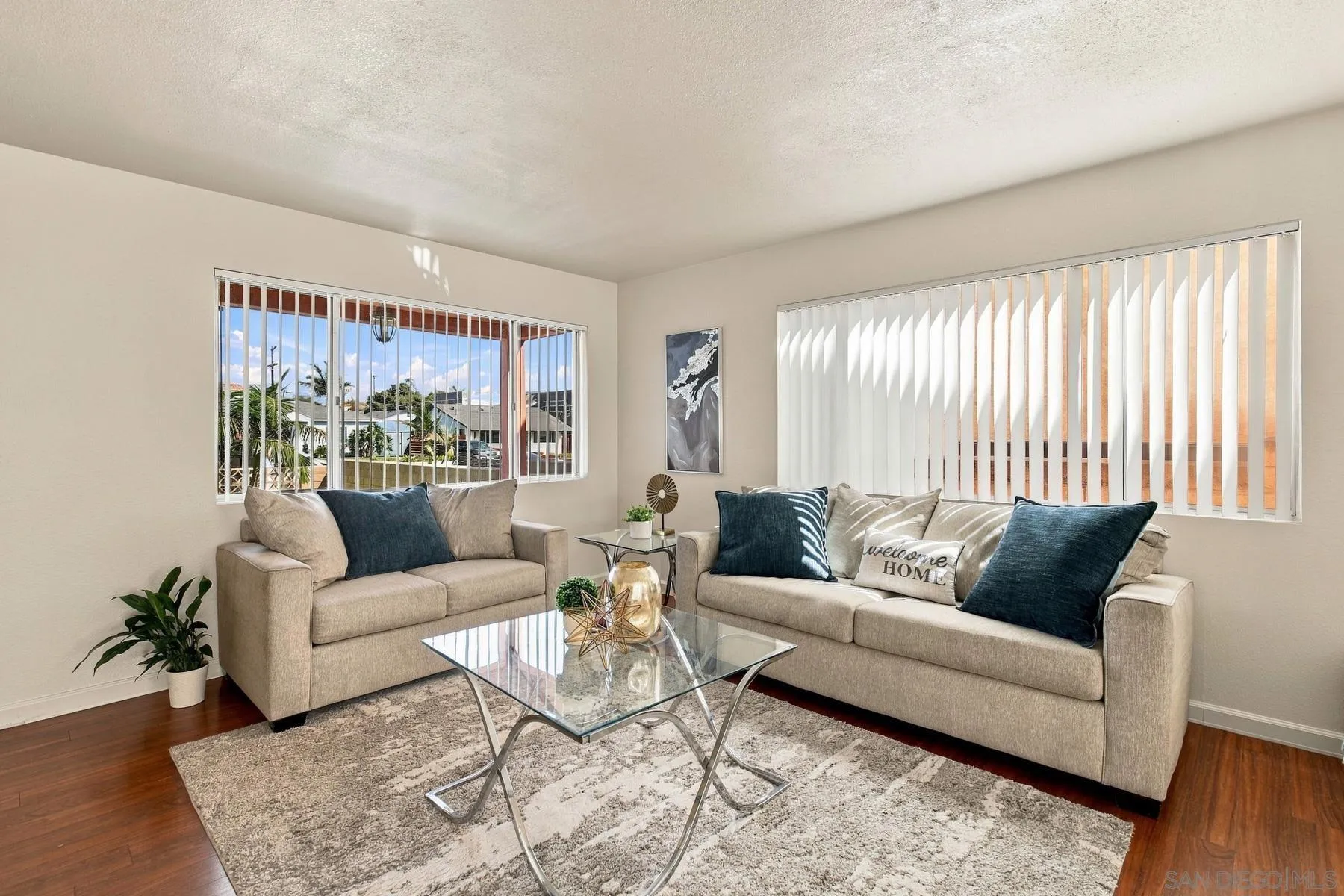 https://cdn.realtyfeed.com/cdn/127/260022807/74221a661857db9df55be4935fca6284.webp