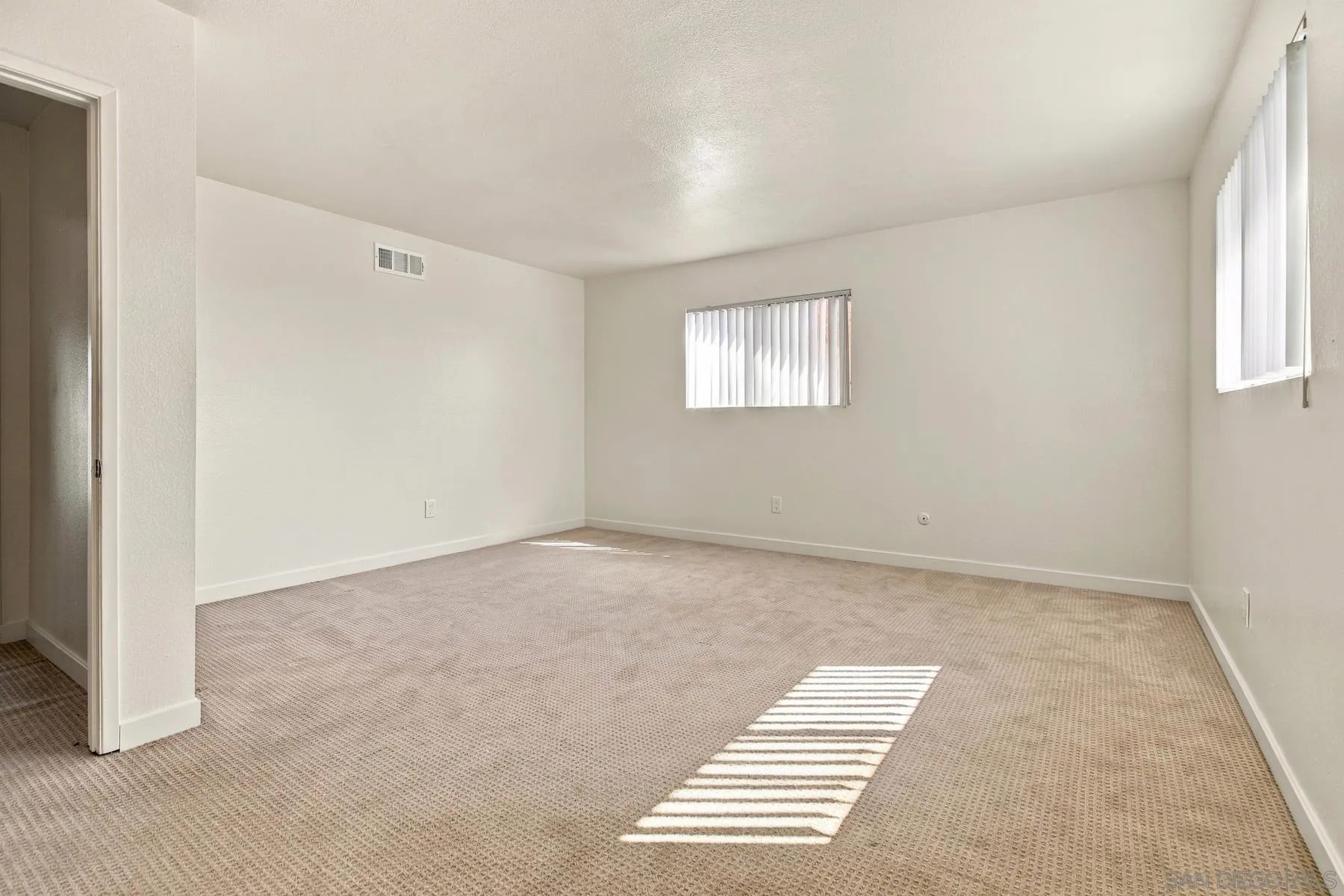 https://cdn.realtyfeed.com/cdn/127/260022807/b71dd4d647b1dfb3b77d4c11f5ef14e3.webp