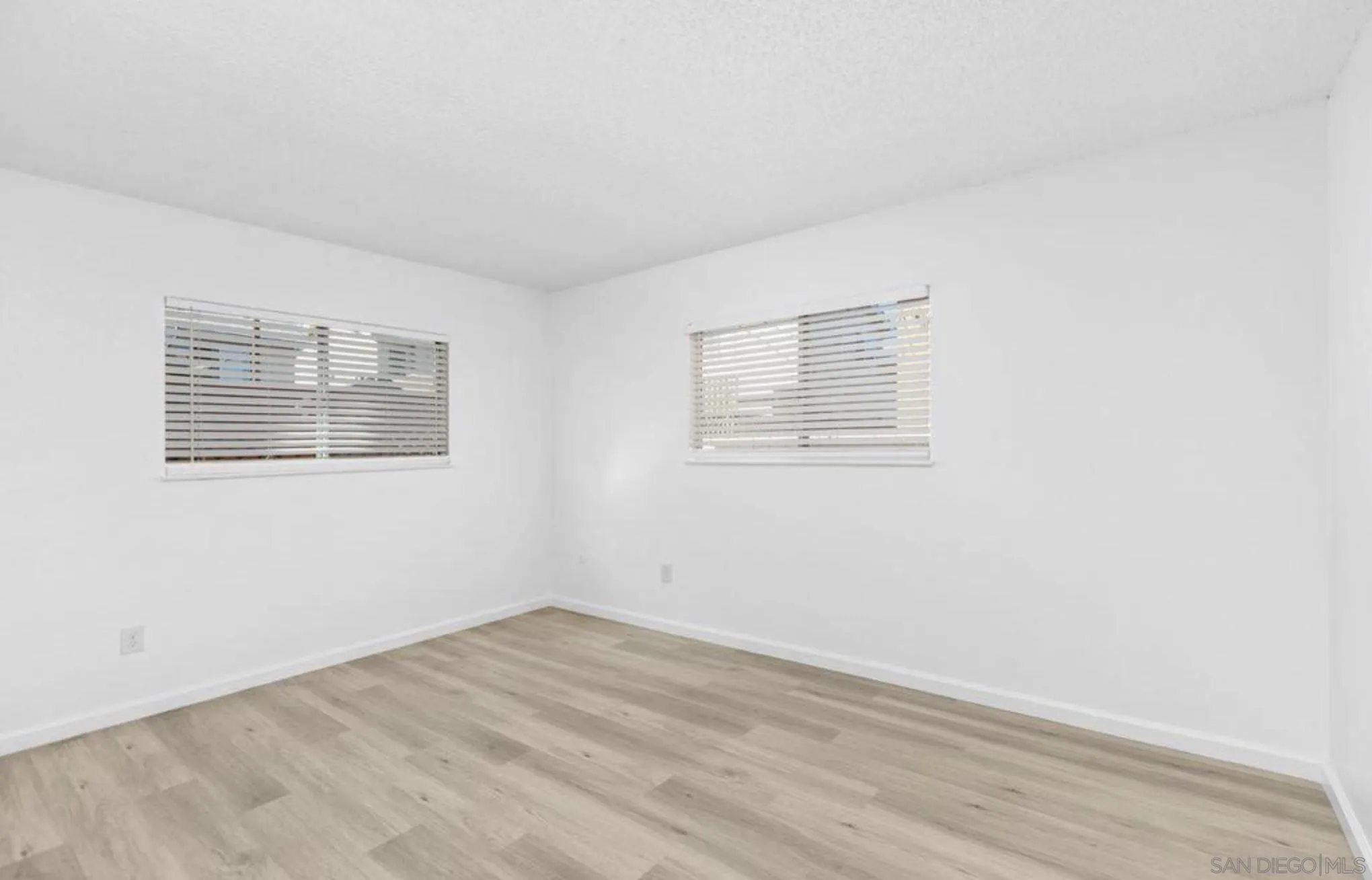 https://cdn.realtyfeed.com/cdn/127/260022807/e256f643903b74476b9efb156c6d9825.webp