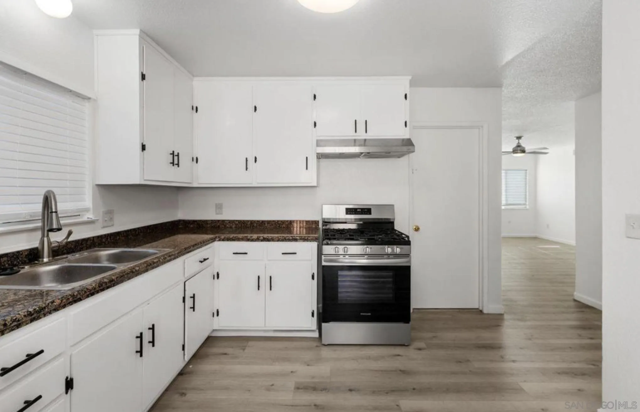 https://cdn.realtyfeed.com/cdn/127/260022807/e48de5e40e7da709be003acbcd2734b0.webp