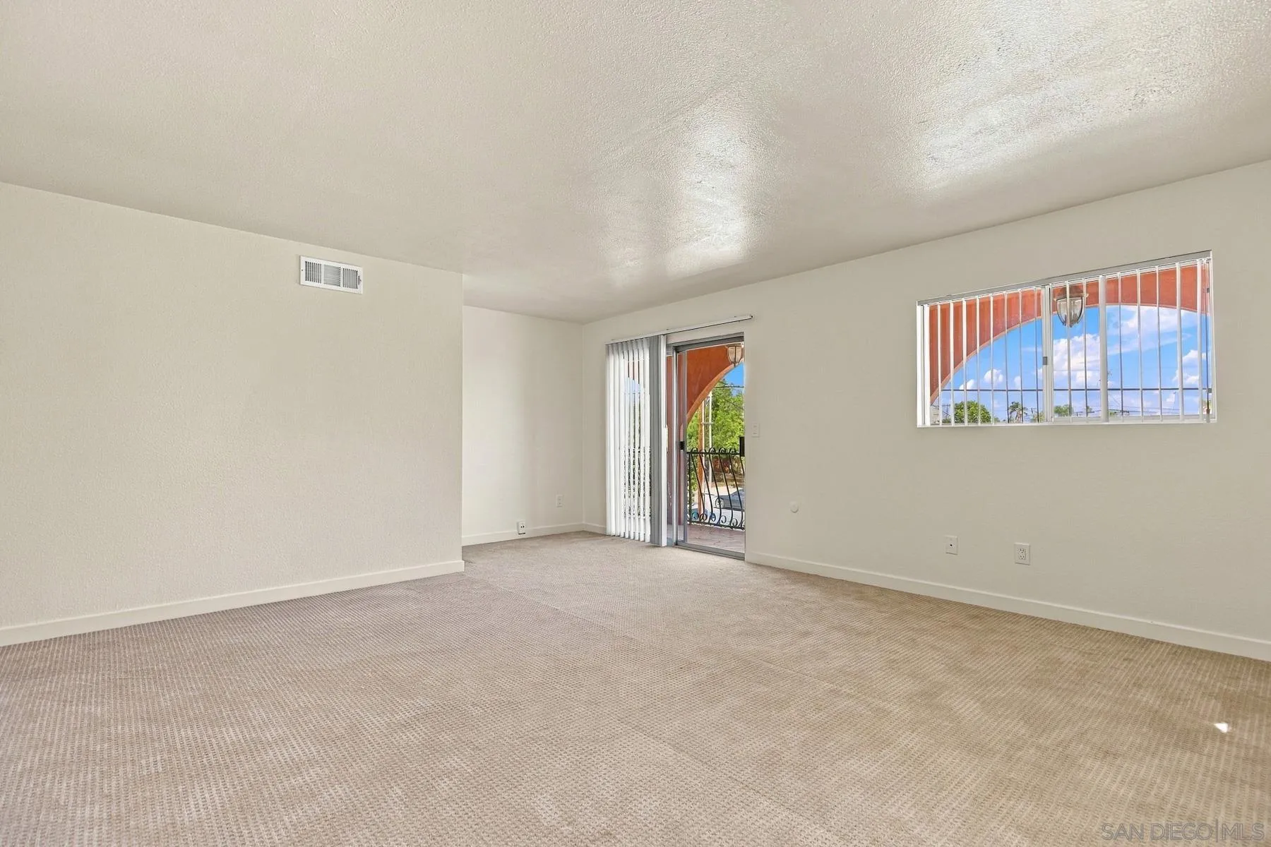 https://cdn.realtyfeed.com/cdn/127/260022807/f269f75e6f43549332ef76b0fb6584c6.webp