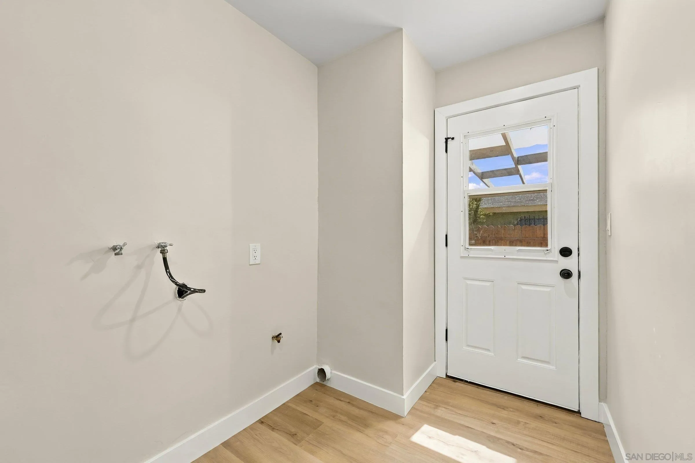 https://cdn.realtyfeed.com/cdn/127/260022811/25df4afb9e47319f078d25b33f14d151.webp