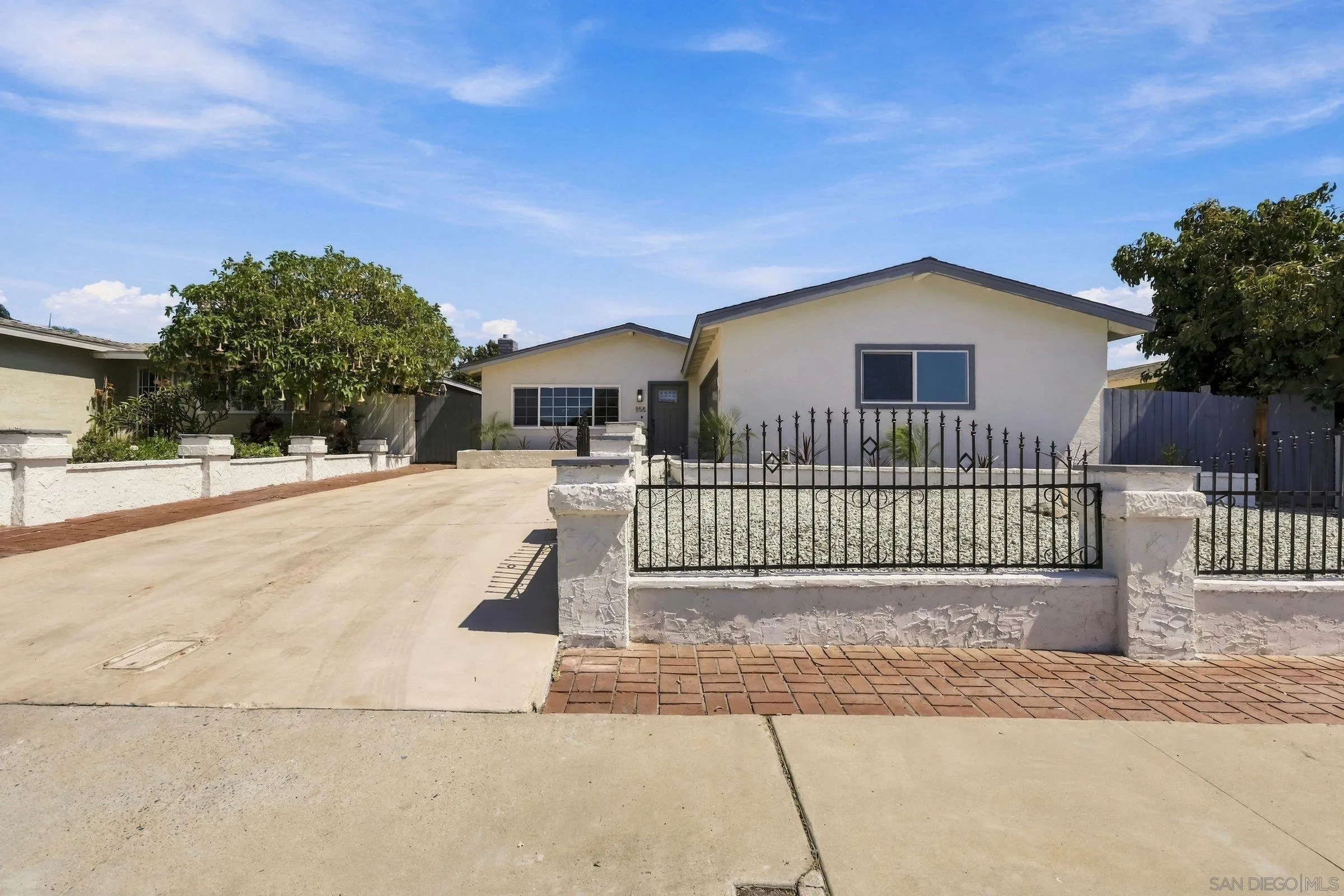 https://cdn.realtyfeed.com/cdn/127/260022811/43ac52da9f56cf47eb584a8f9848c5e8.webp