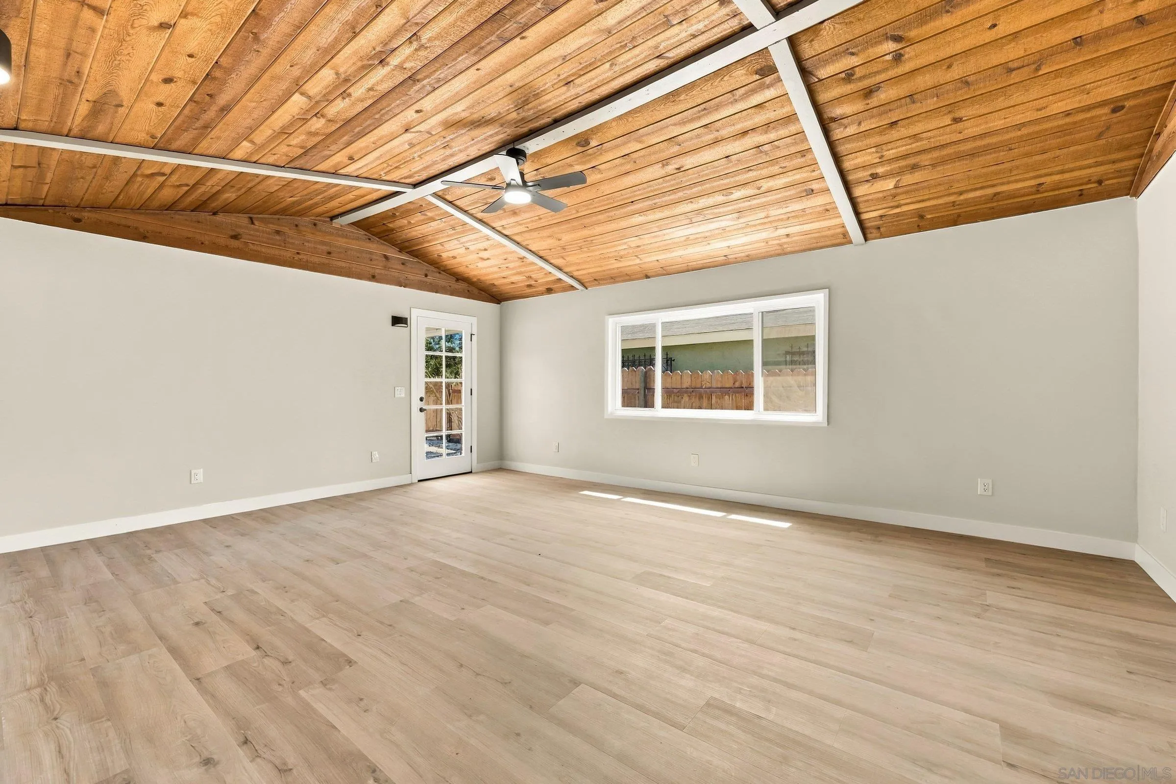 https://cdn.realtyfeed.com/cdn/127/260022811/55dd2307170db82604ede59647da18c4.webp