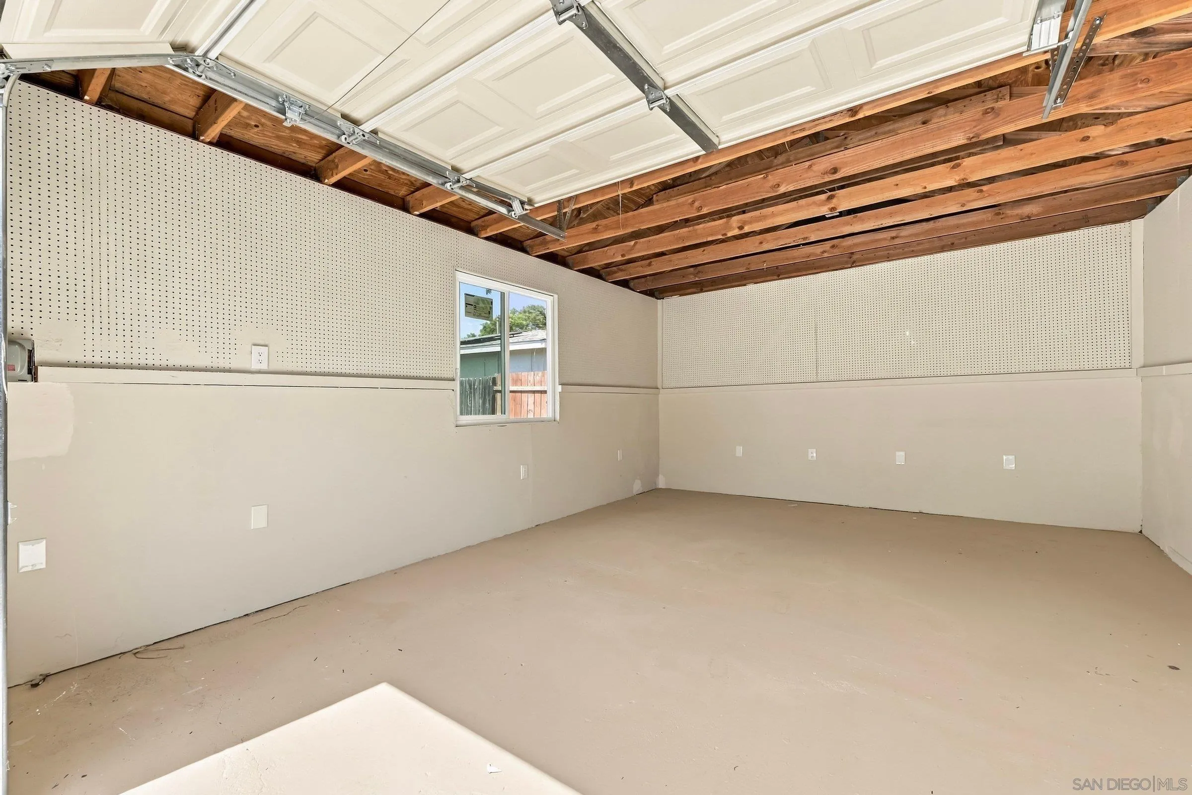 https://cdn.realtyfeed.com/cdn/127/260022811/9787d0d15e3ee22802dc39b237f7e03c.webp