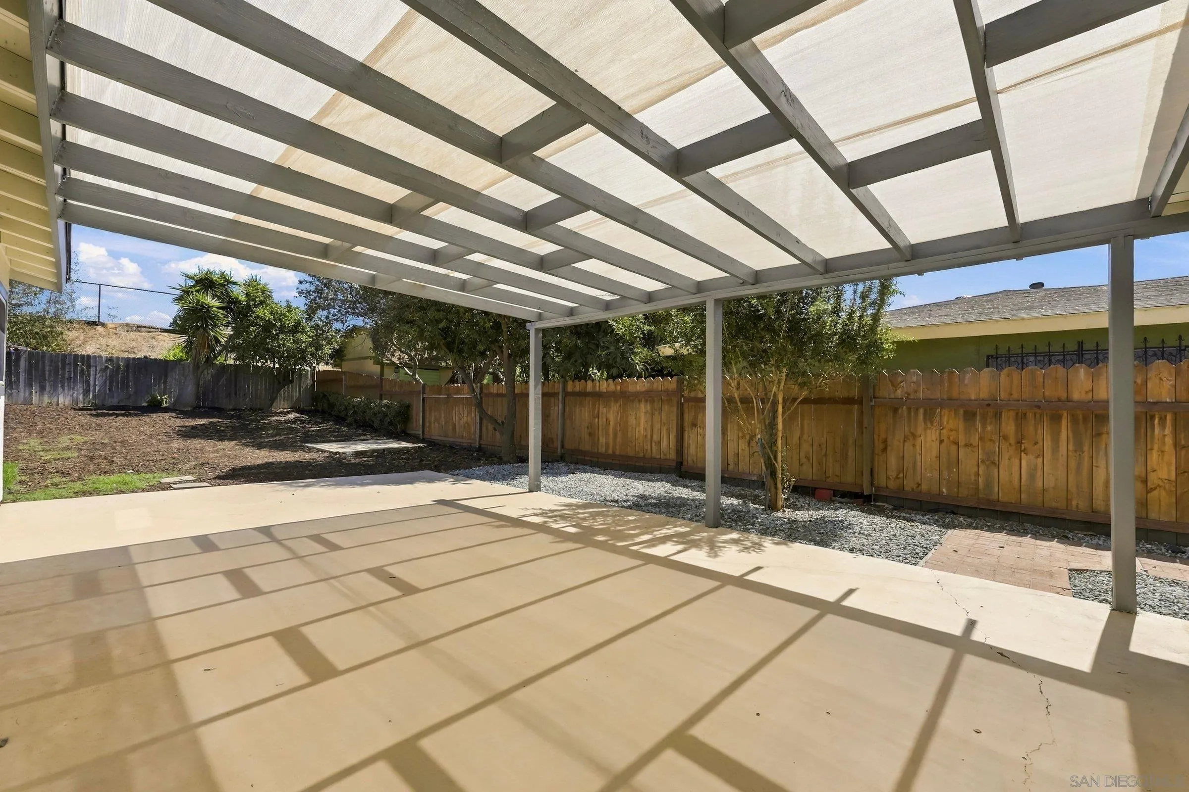 https://cdn.realtyfeed.com/cdn/127/260022811/a4158232c1761b4107db781b73fa3f0c.webp