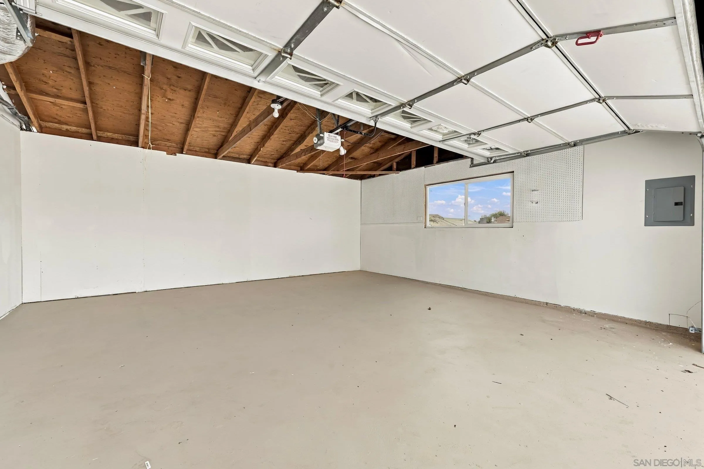 https://cdn.realtyfeed.com/cdn/127/260022811/a5d94fad06157b5e84e9a71b3c002a67.webp