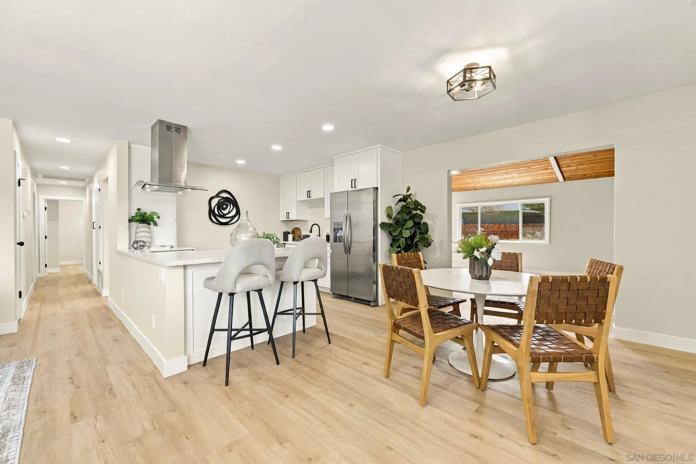 https://cdn.realtyfeed.com/cdn/127/260022811/e7a8aa835038dc871514ede4946da29d.webp