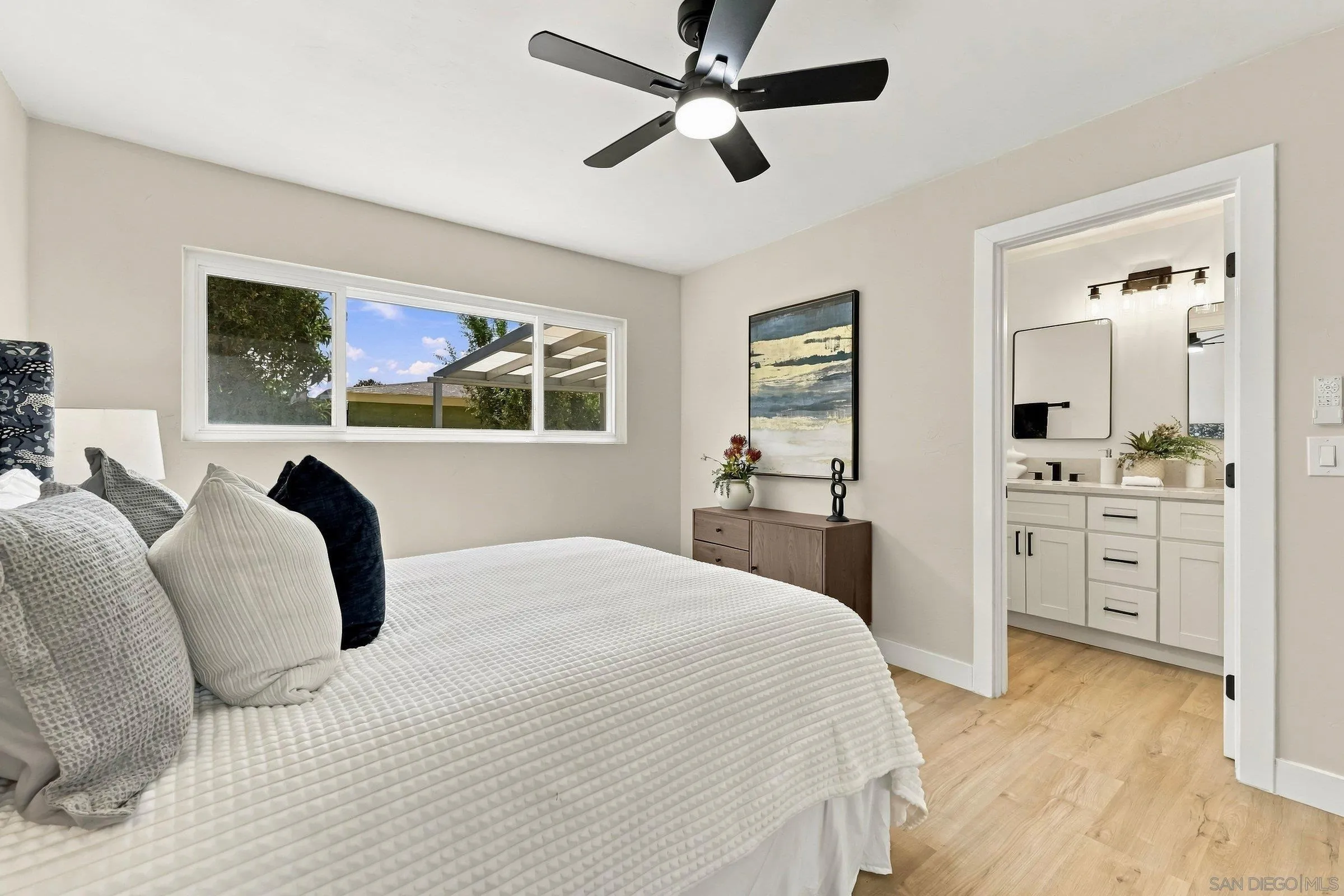 https://cdn.realtyfeed.com/cdn/127/260022811/f1eb7f9c0b624733a1a389448f220c21.webp