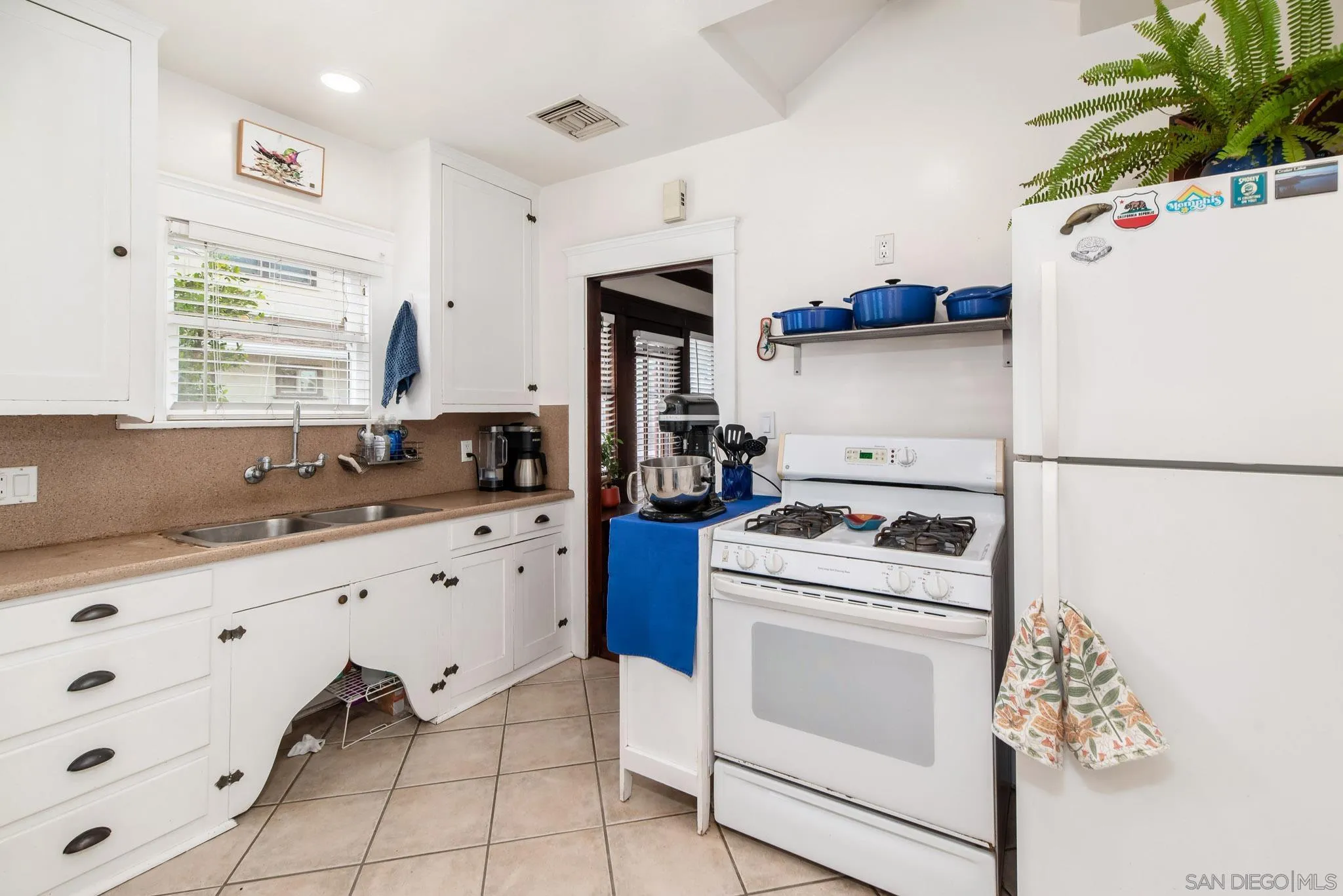 https://cdn.realtyfeed.com/cdn/127/260022812/930a4efb145c1e937466810c39bab64b.webp