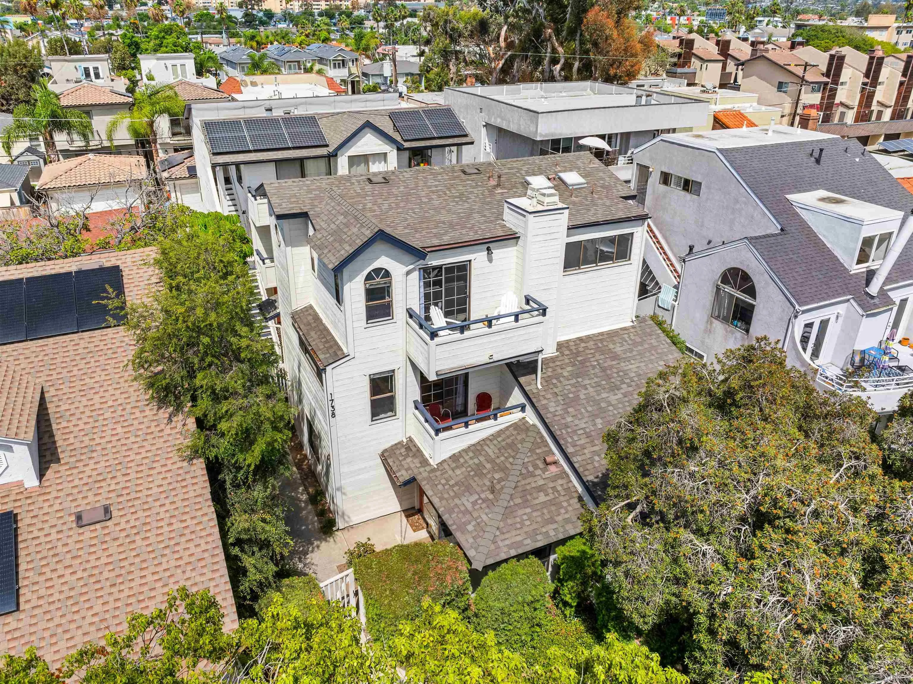 https://cdn.realtyfeed.com/cdn/127/260022816/08649d0c5fcbfbf501d12af090407a90.webp