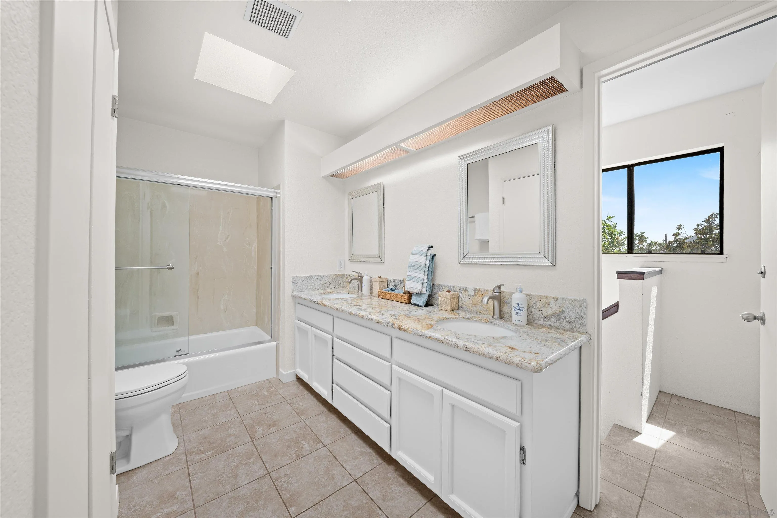 https://cdn.realtyfeed.com/cdn/127/260022816/2adb24de5a6467c1c33ef20852cd5410.webp