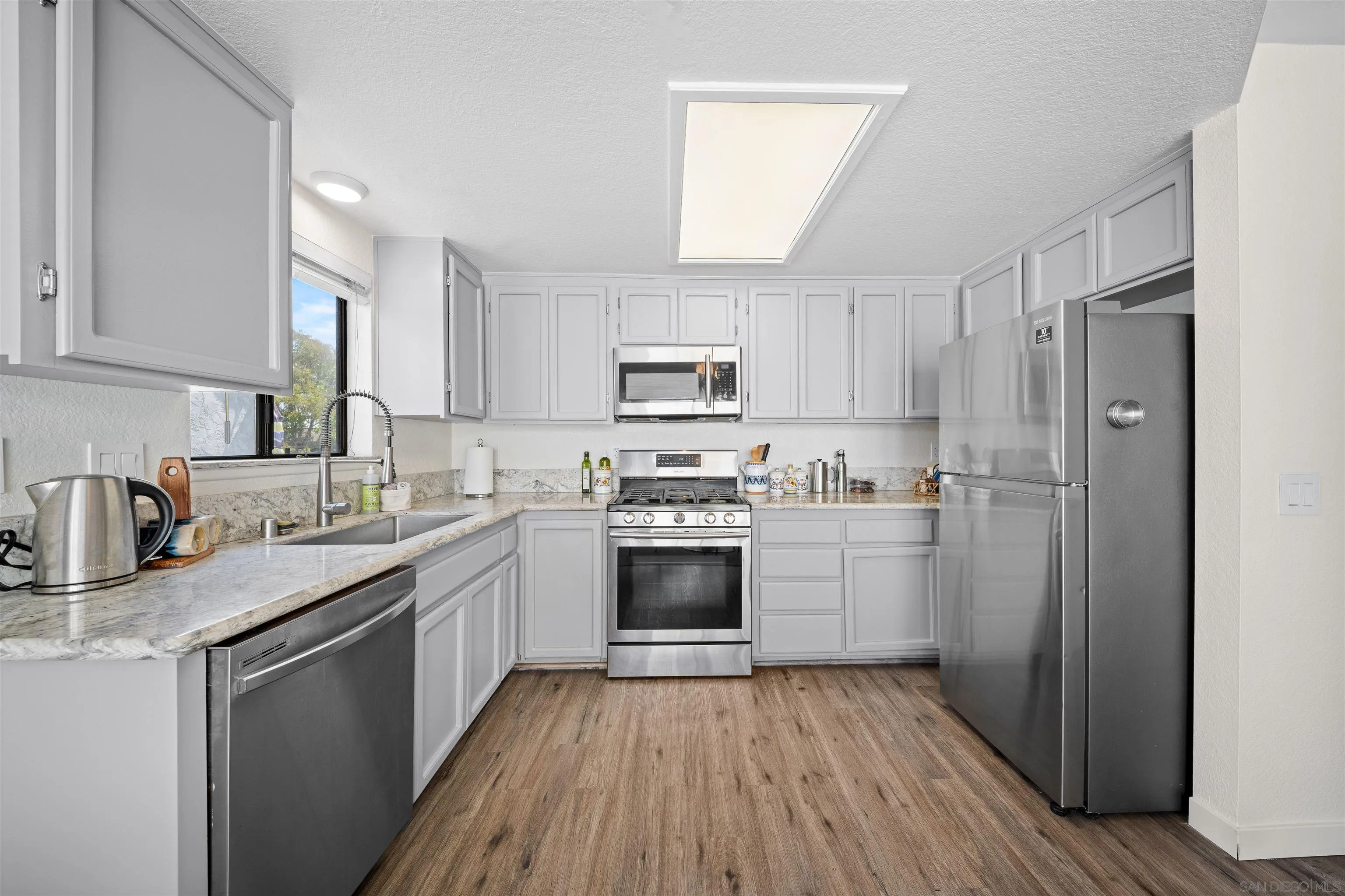 https://cdn.realtyfeed.com/cdn/127/260022816/7572037a9801c68c39ab2acebfd33c31.webp