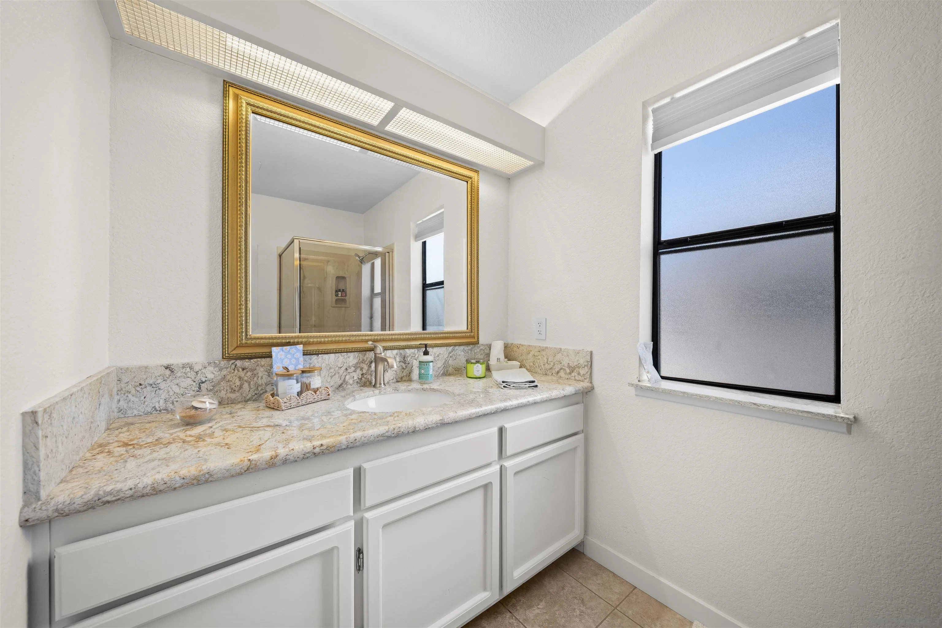 https://cdn.realtyfeed.com/cdn/127/260022816/a409b976b2b53567f92caafadbda0163.webp