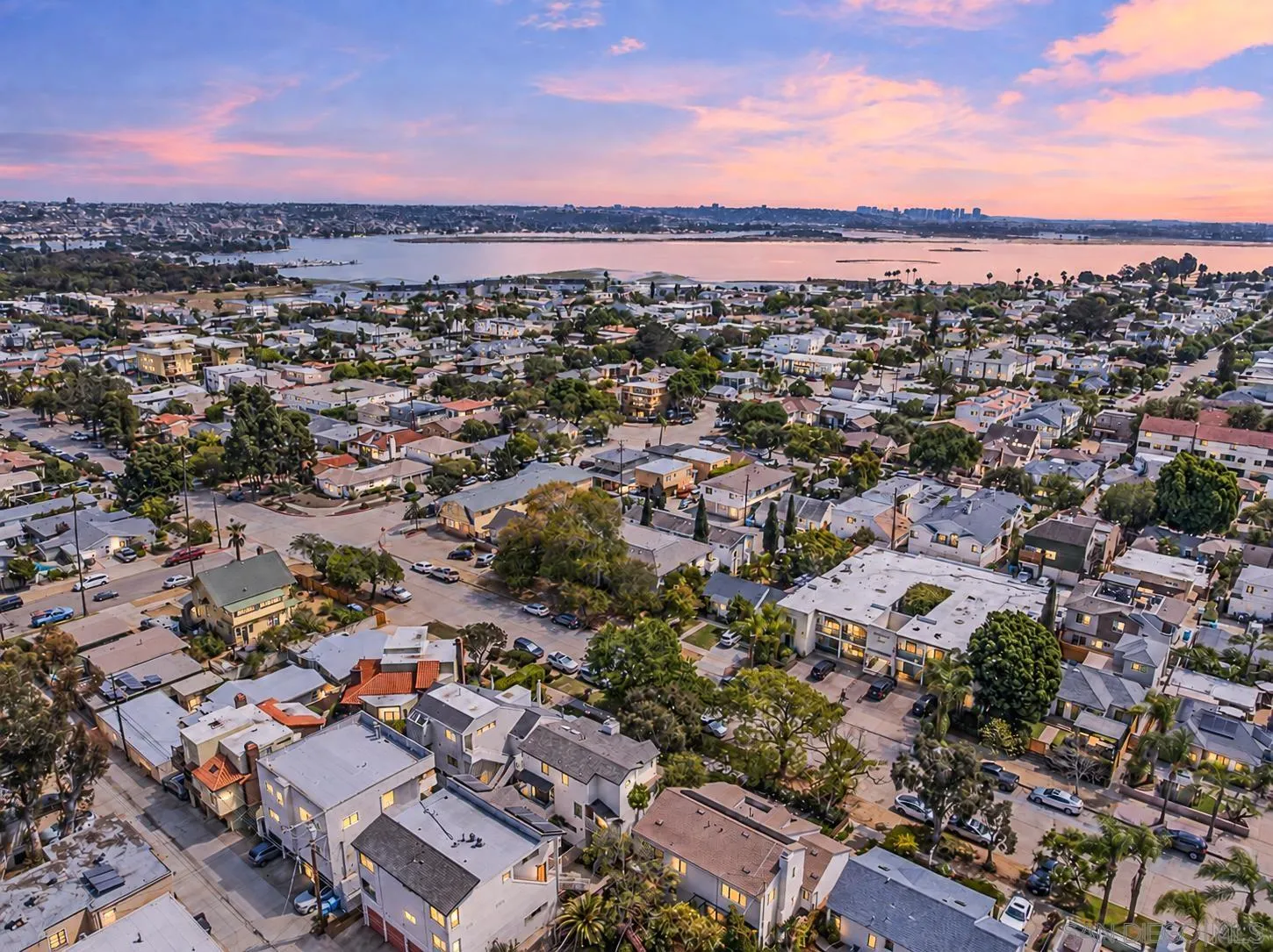 https://cdn.realtyfeed.com/cdn/127/260022816/ae21d43993488613f4b5f26d71449334.webp