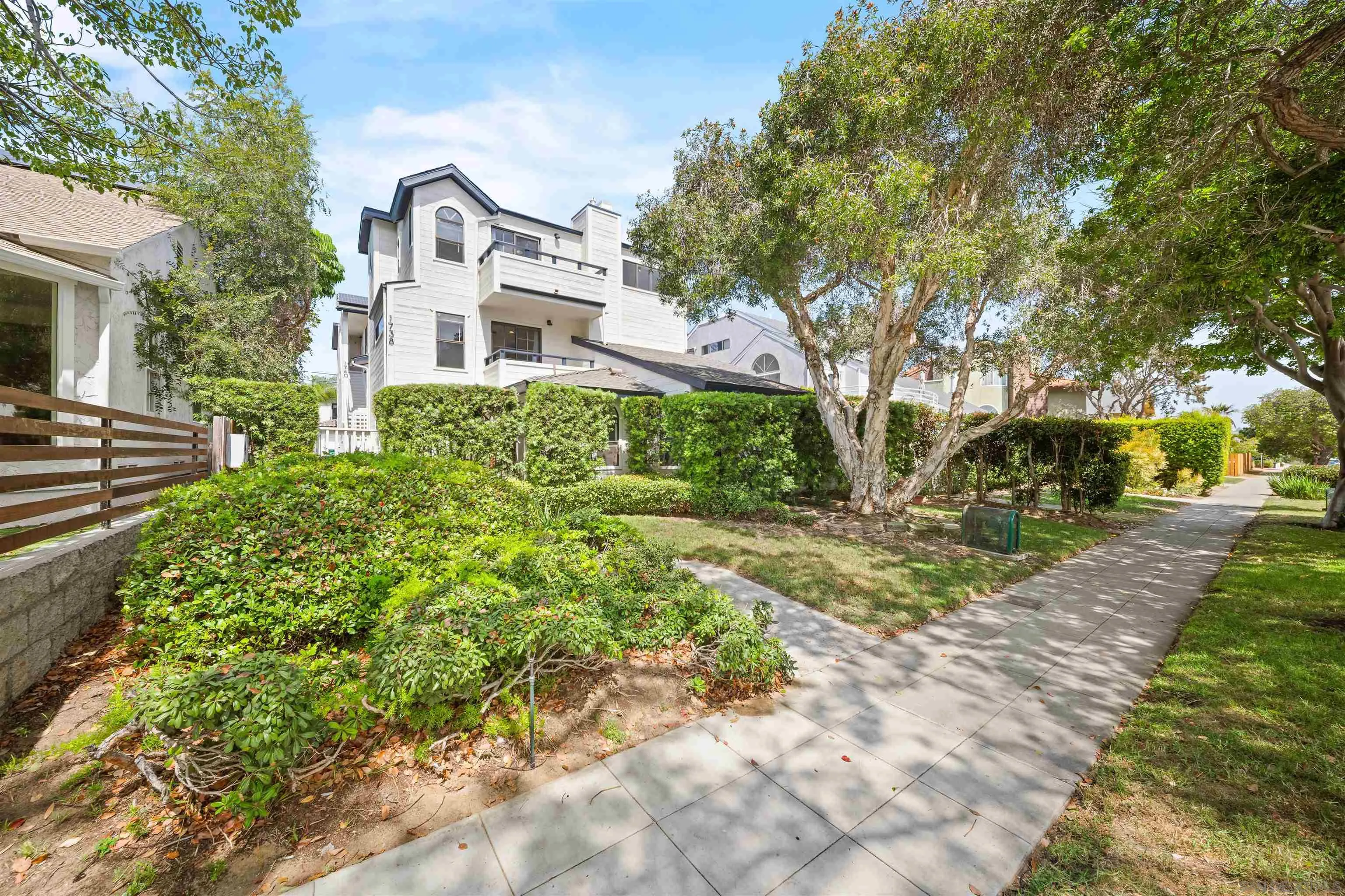 https://cdn.realtyfeed.com/cdn/127/260022816/dcd5f26c4cb44cd9595e4d4b00d073af.webp