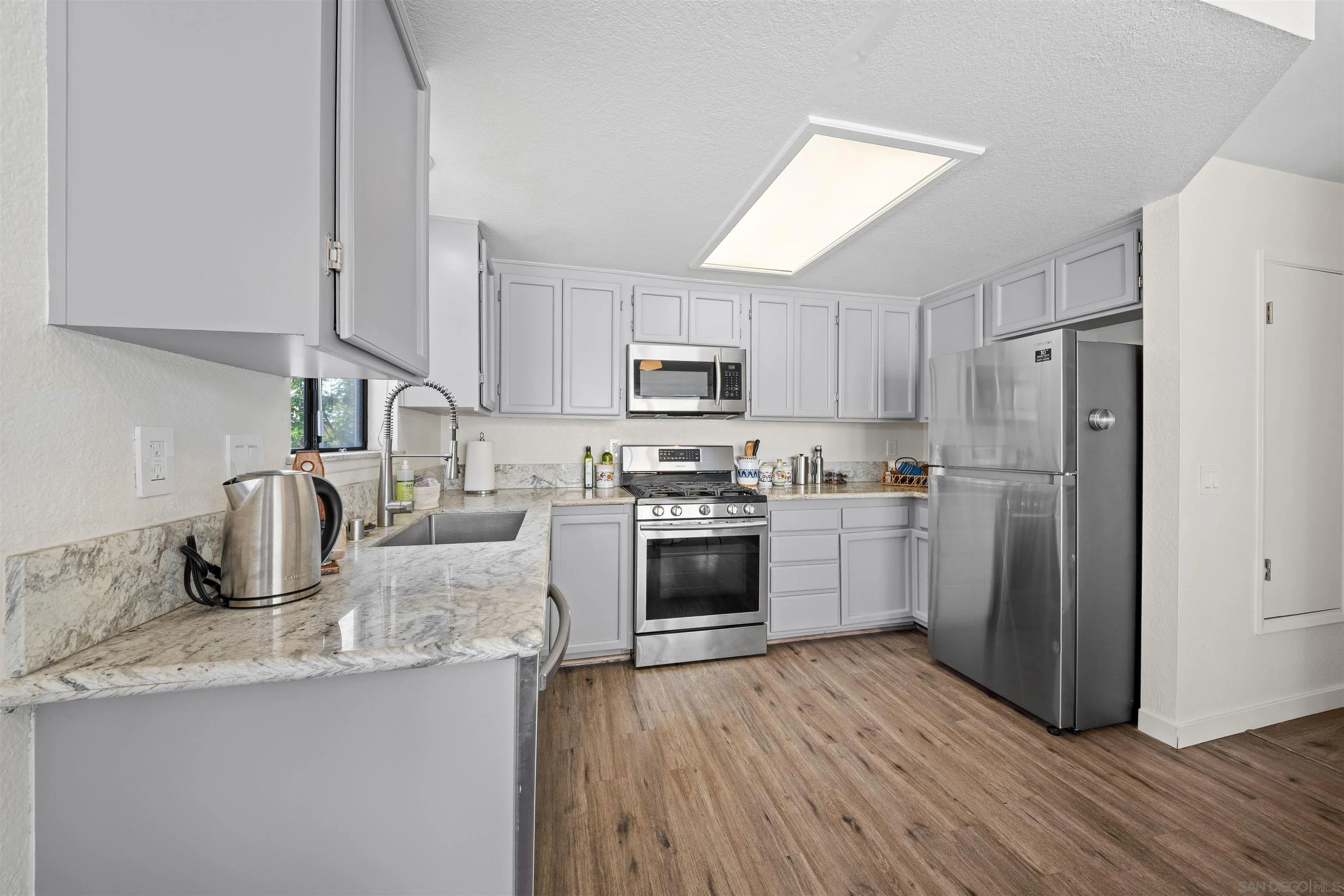 https://cdn.realtyfeed.com/cdn/127/260022816/ea06749dd1d2bb948a543f01a76de44d.webp
