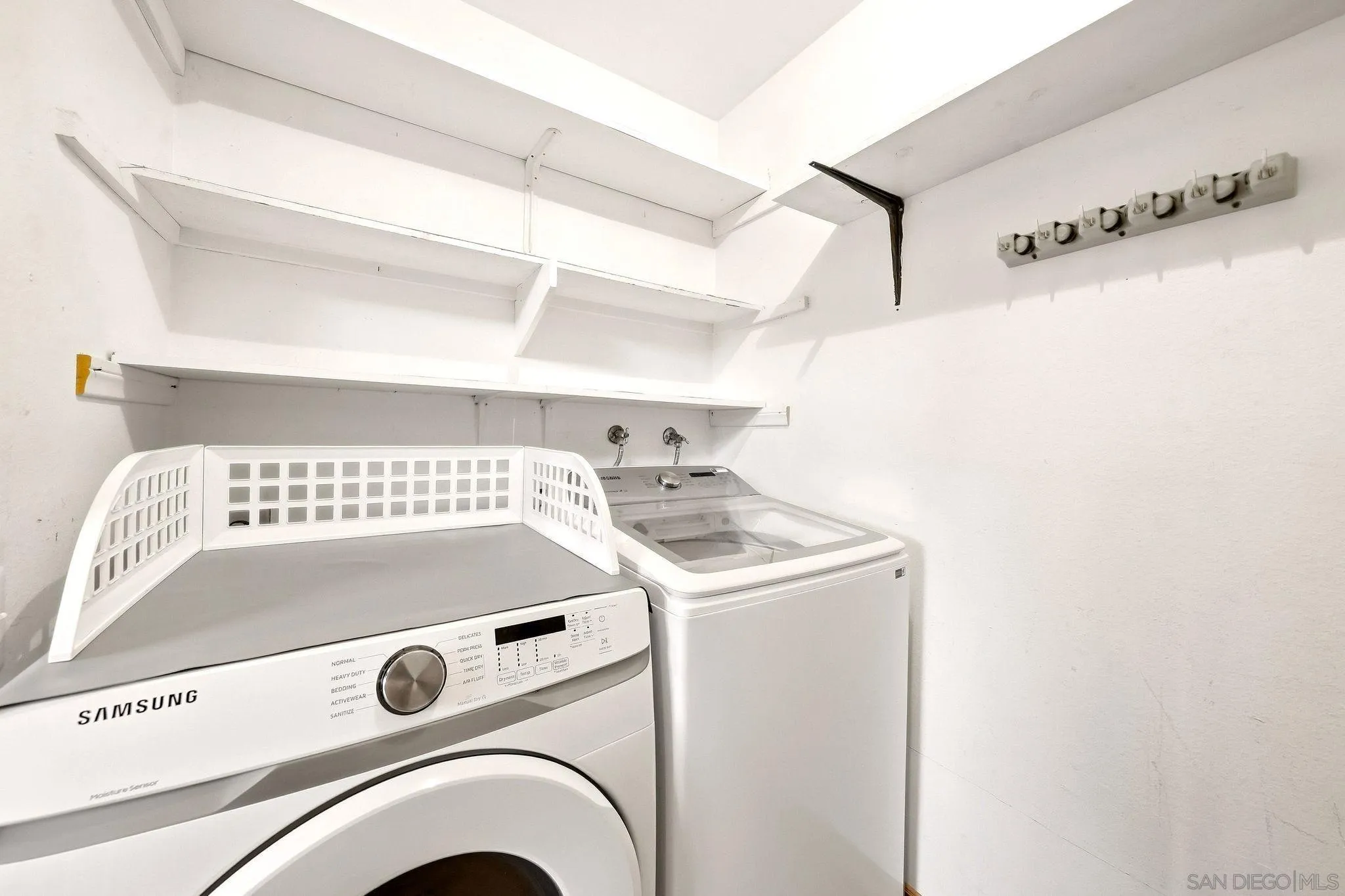 https://cdn.realtyfeed.com/cdn/127/260022817/0b19ed694cff98202d971f339568eb7b.webp
