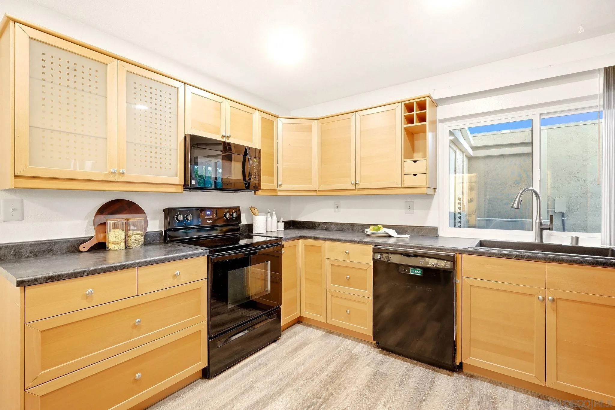 https://cdn.realtyfeed.com/cdn/127/260022817/2374dc2f833375859600f744f41b1f70.webp