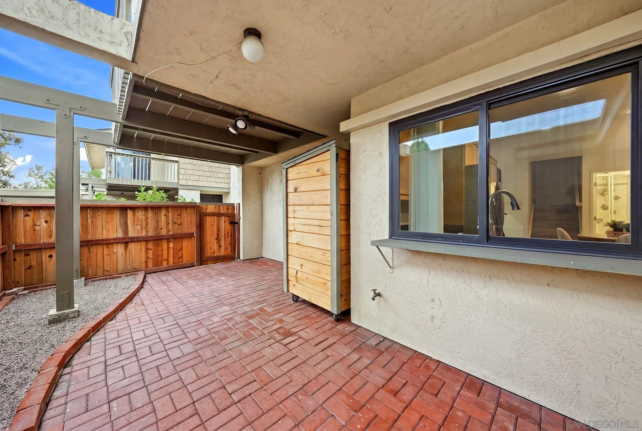 https://cdn.realtyfeed.com/cdn/127/260022817/2fa523c1e8c37ba74ad530acfcedbb51.webp
