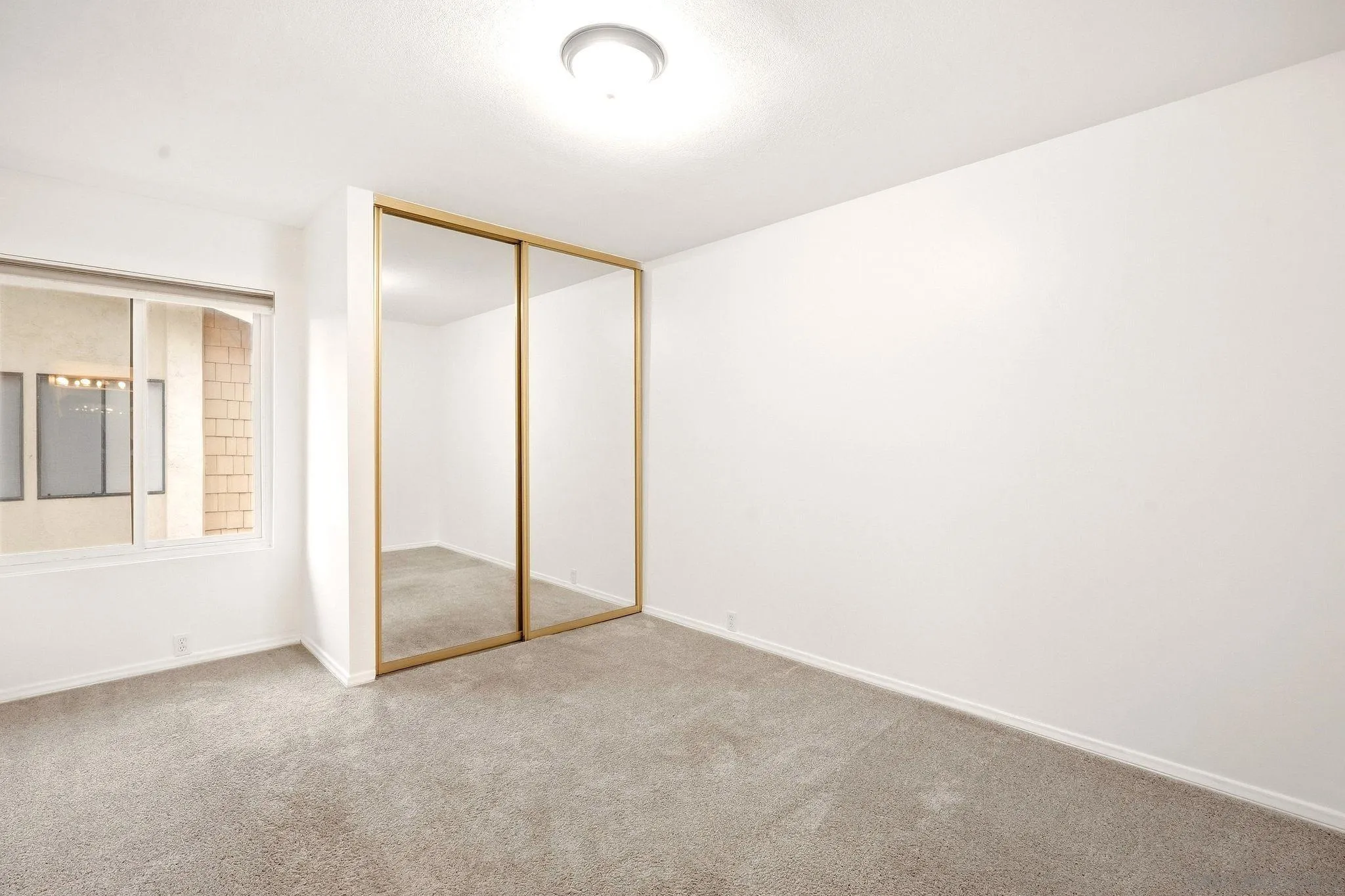 https://cdn.realtyfeed.com/cdn/127/260022817/317d98ee66168032f0ec73335605ec57.webp