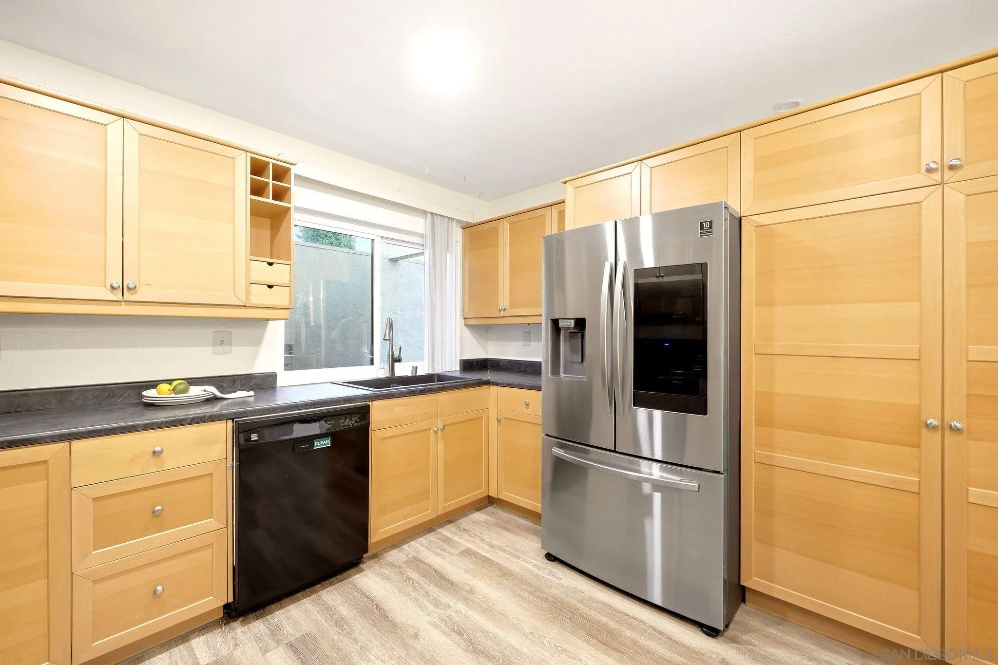 https://cdn.realtyfeed.com/cdn/127/260022817/34d671248bc77c7e83db43652f133bac.webp