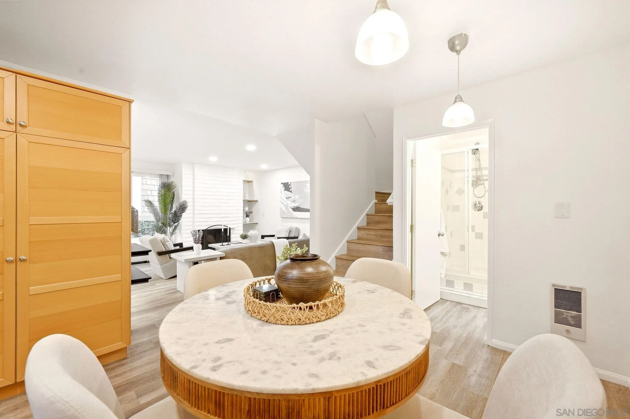 https://cdn.realtyfeed.com/cdn/127/260022817/6c5275c7232f471580211d6b849d8f70.webp