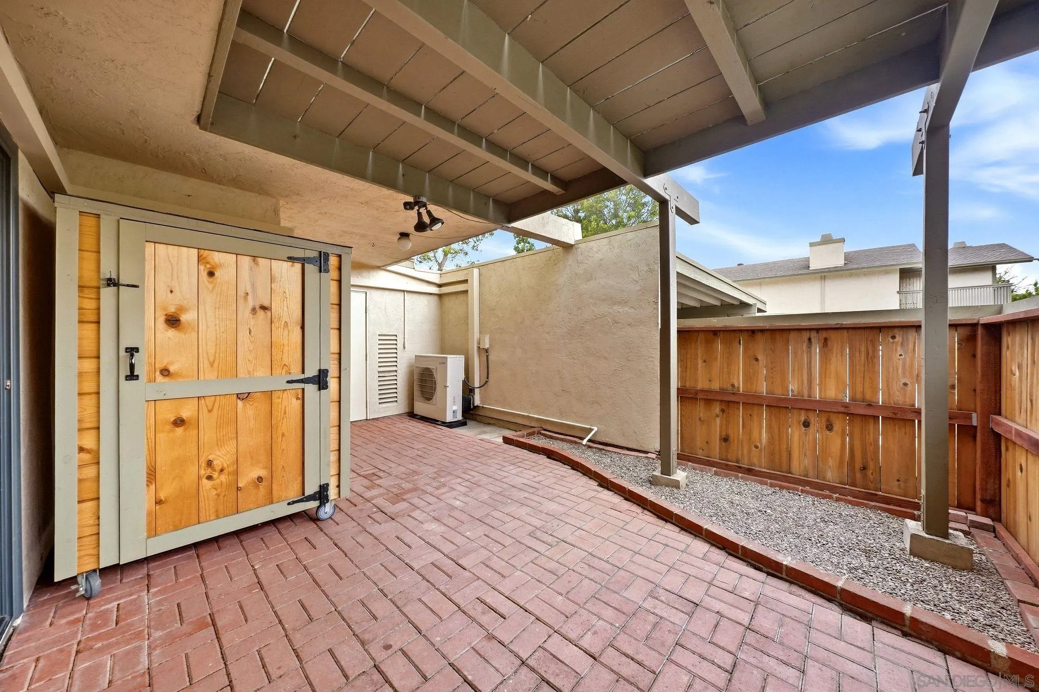 https://cdn.realtyfeed.com/cdn/127/260022817/795f822d5b98aa5911a41f613106a681.webp