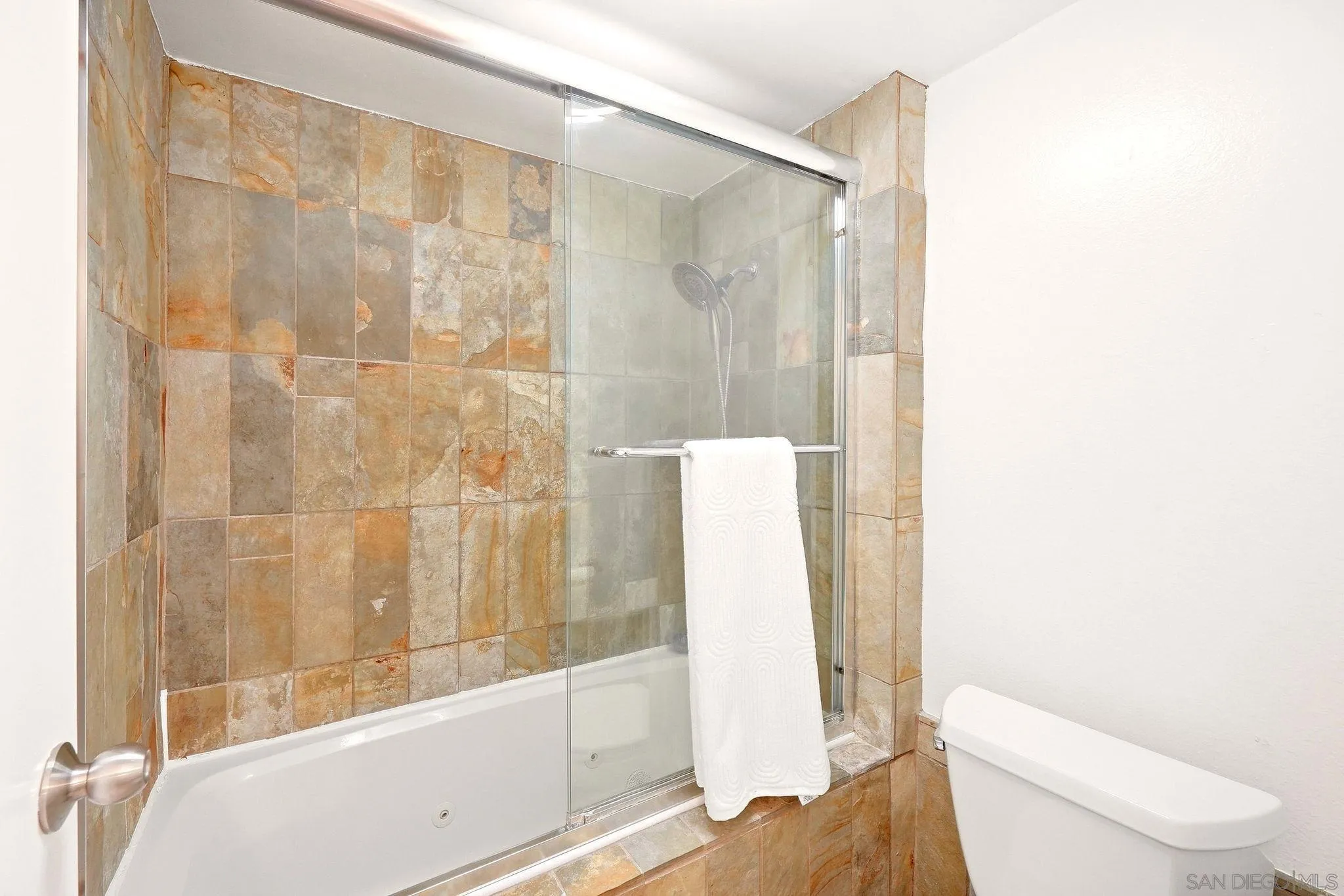 https://cdn.realtyfeed.com/cdn/127/260022817/ddfd2a852e45649e53b7414b2db1abae.webp