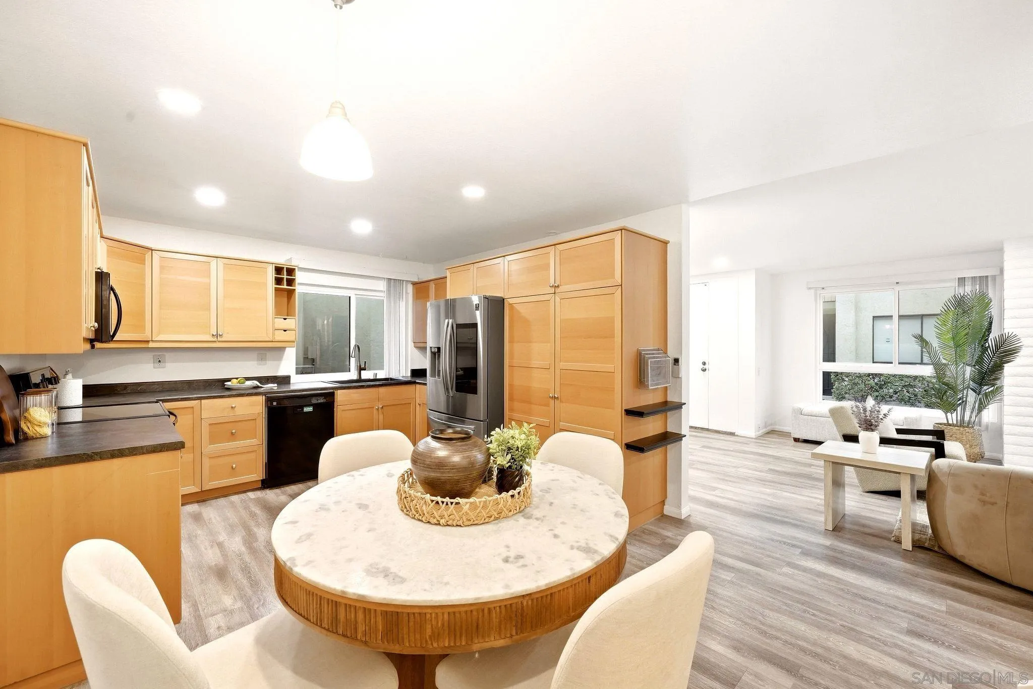 https://cdn.realtyfeed.com/cdn/127/260022817/f6cf9ecb247874879fef99ce8fb122e5.webp