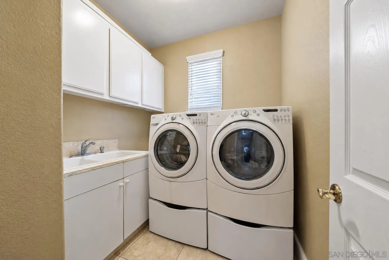 https://cdn.realtyfeed.com/cdn/127/260022818/0c2b49a8bb0b4e32a562fa18d2d9875a.webp