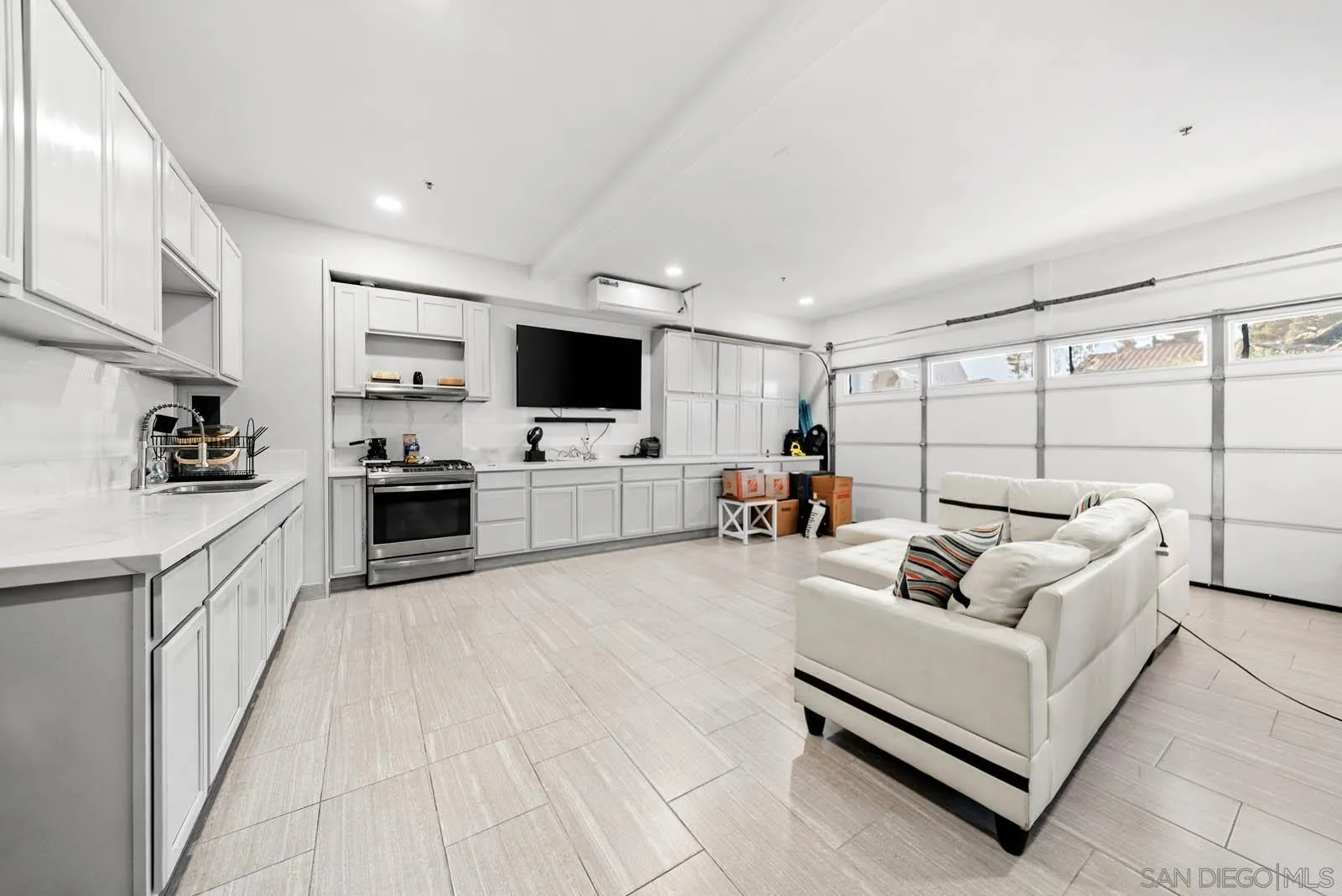https://cdn.realtyfeed.com/cdn/127/260022818/eea85b3de378353bc2eb6948ad952339.webp
