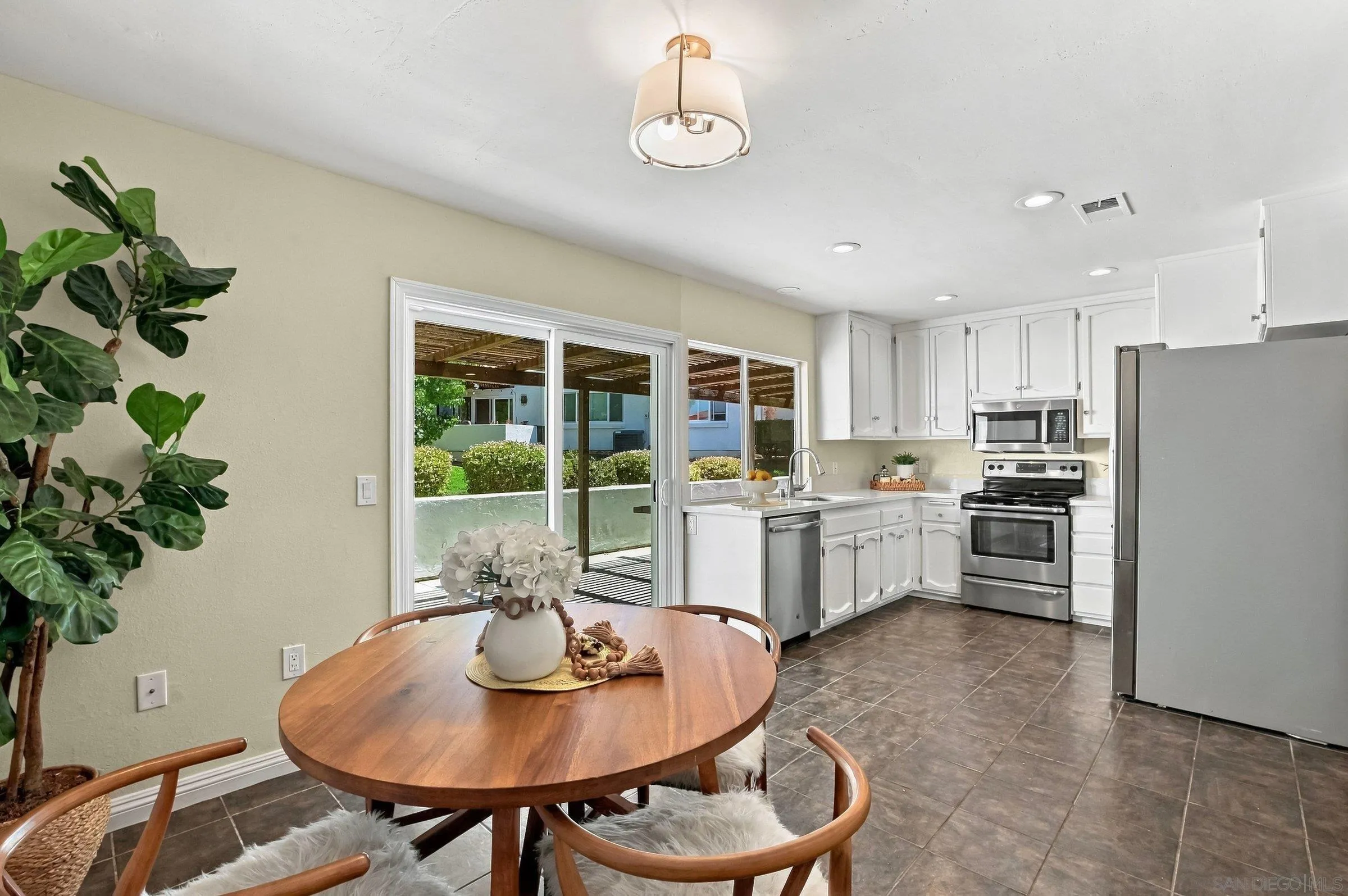 https://cdn.realtyfeed.com/cdn/127/260022822/8020f6f3eb842f04270cf15afe95c305.webp