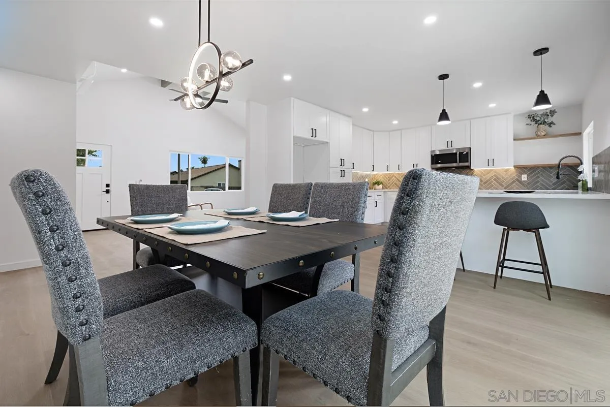 https://cdn.realtyfeed.com/cdn/127/260022828/9b21cf6adbced94eb1acf5ec576586ea.webp