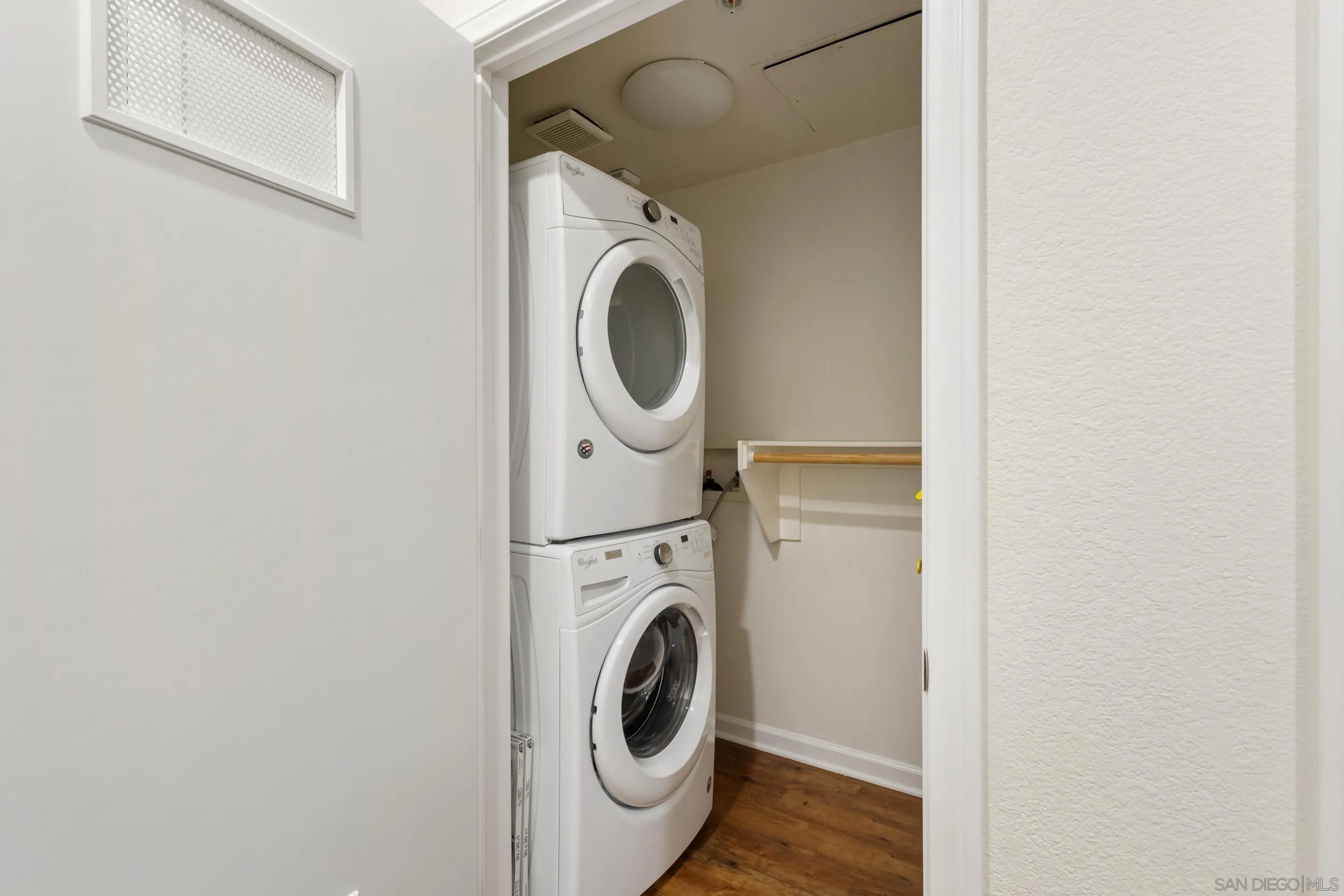 https://cdn.realtyfeed.com/cdn/127/260022829/9b38f8f96b119decce4b1204426656bb.webp