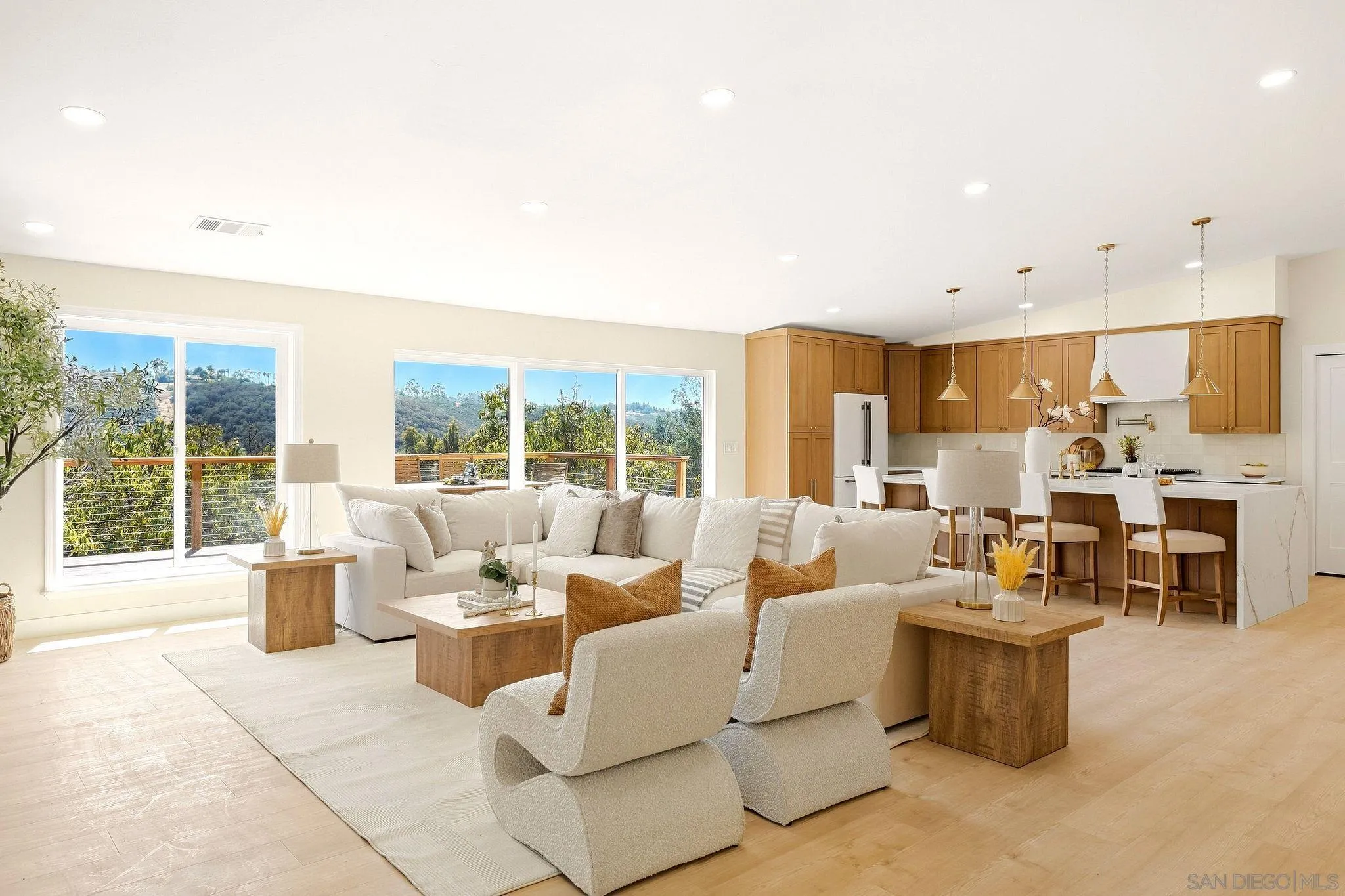 https://cdn.realtyfeed.com/cdn/127/260022830/121a6c6fe61dc91affc979d4d403f34c.webp